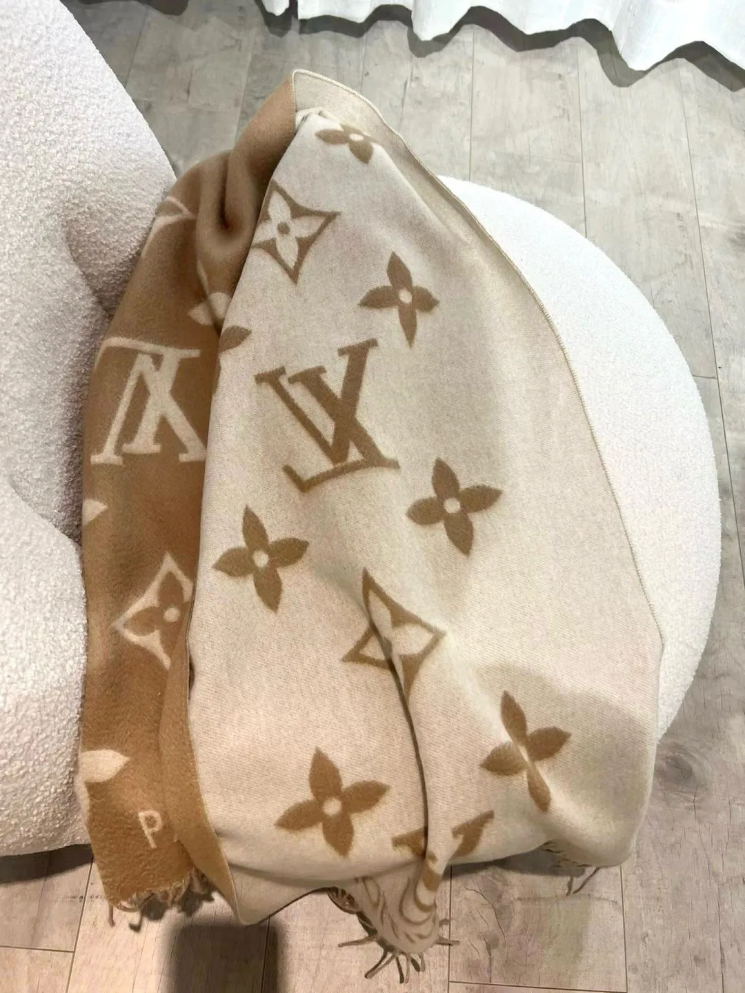 Шарфы Louis Vuitton 18141168
