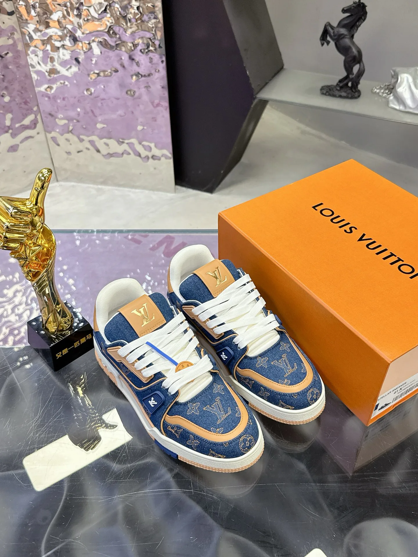 Кроссовки Женские Louis Vuitton 17930918