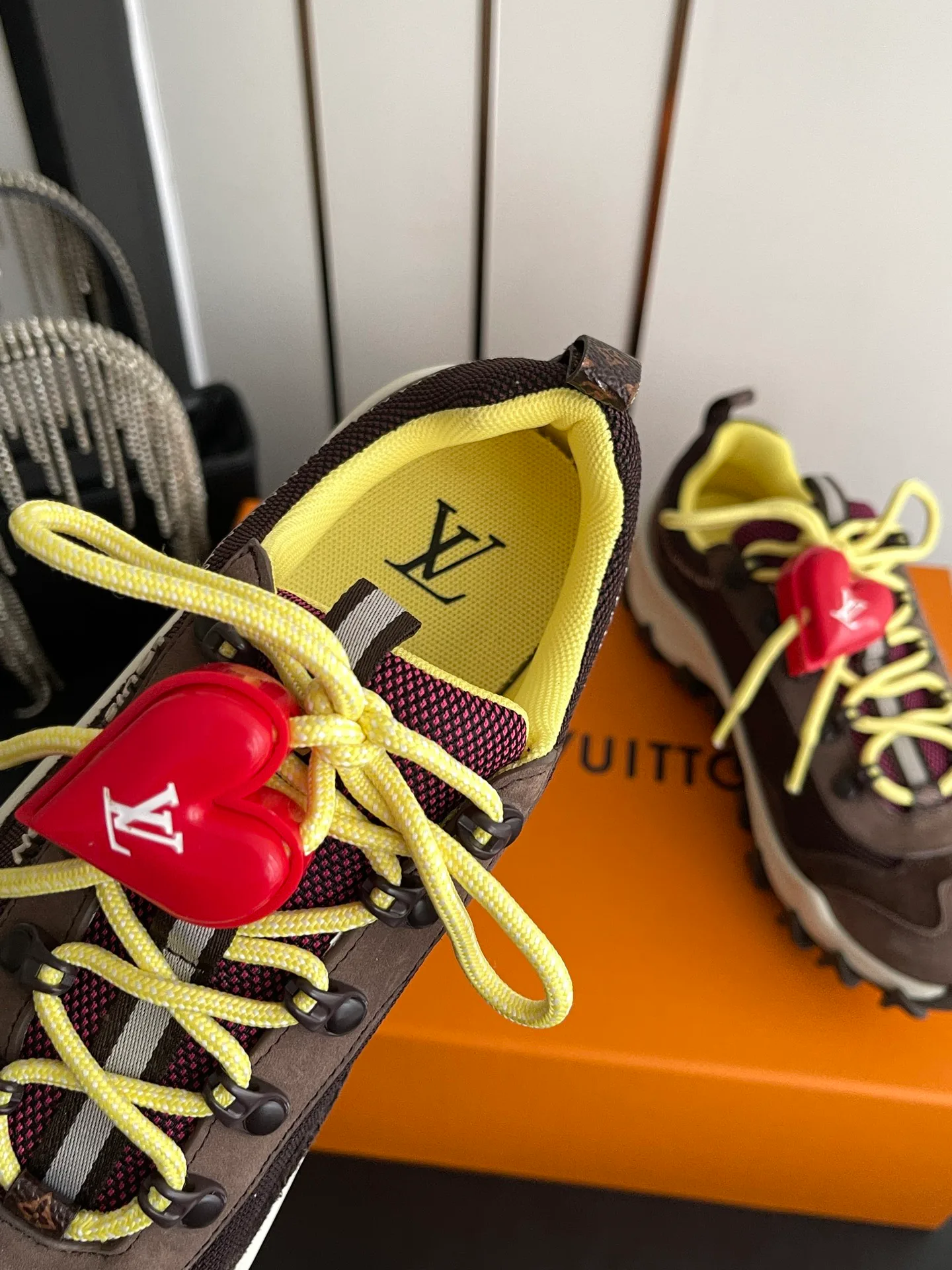 Кроссовки Женские Louis Vuitton 17554380