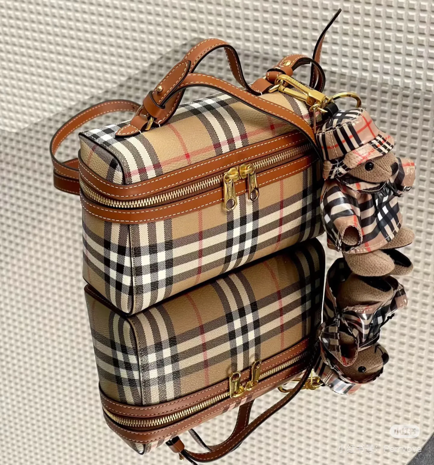 Классические Сумки Женские Burberry 11707251