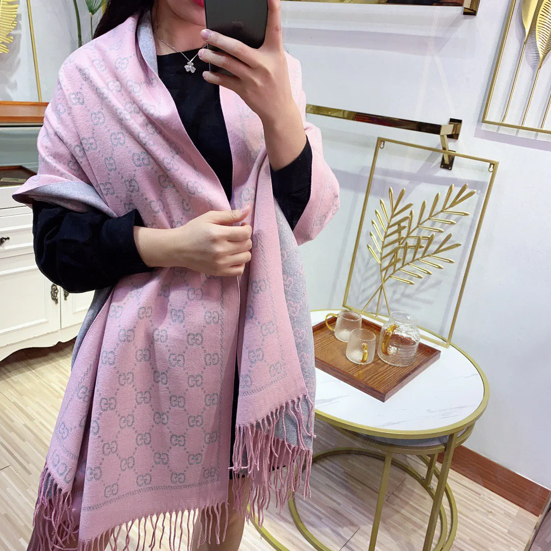 Шарфы Gucci 18394238