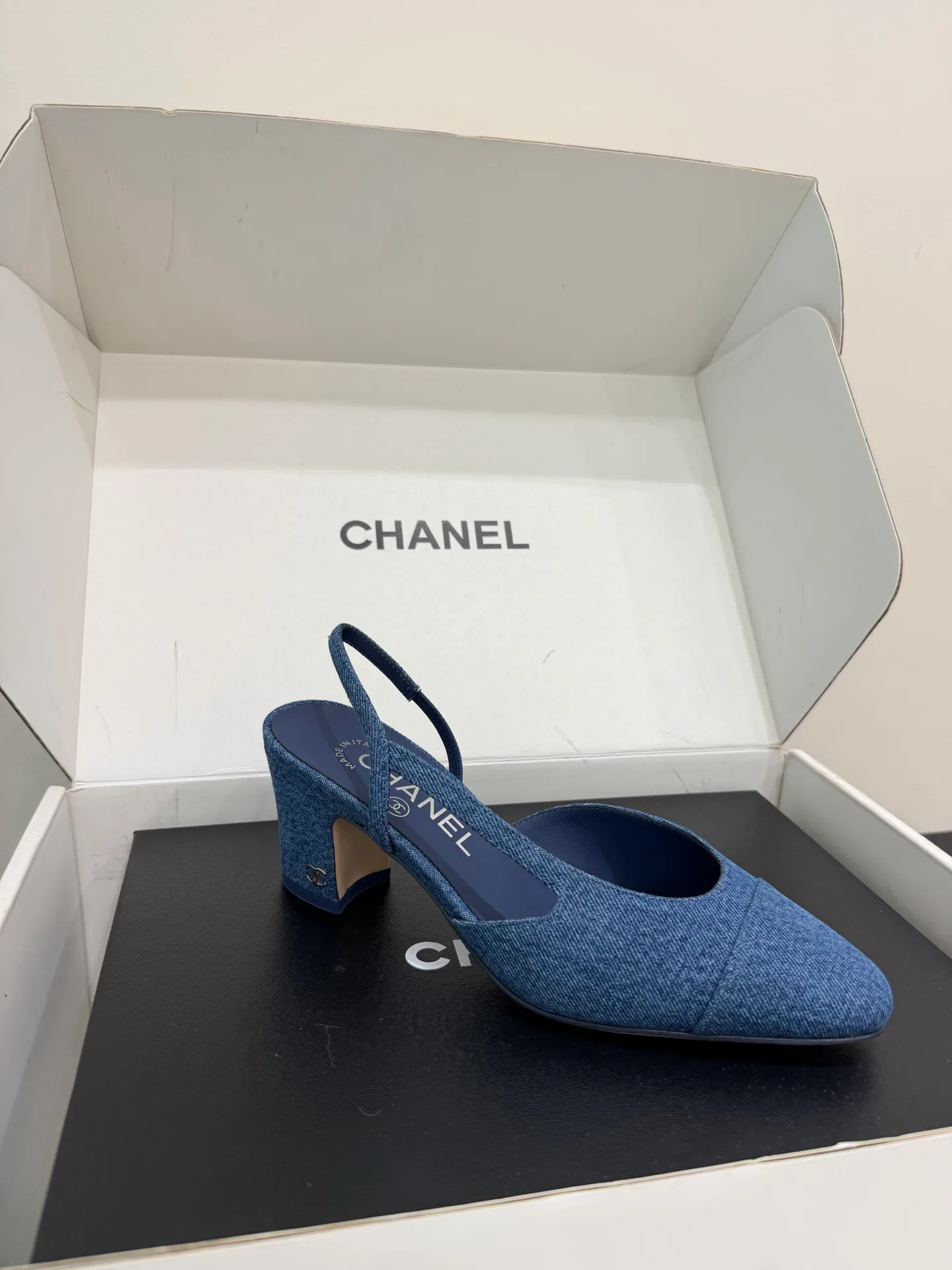 Босоножки Женские Chanel 18080057