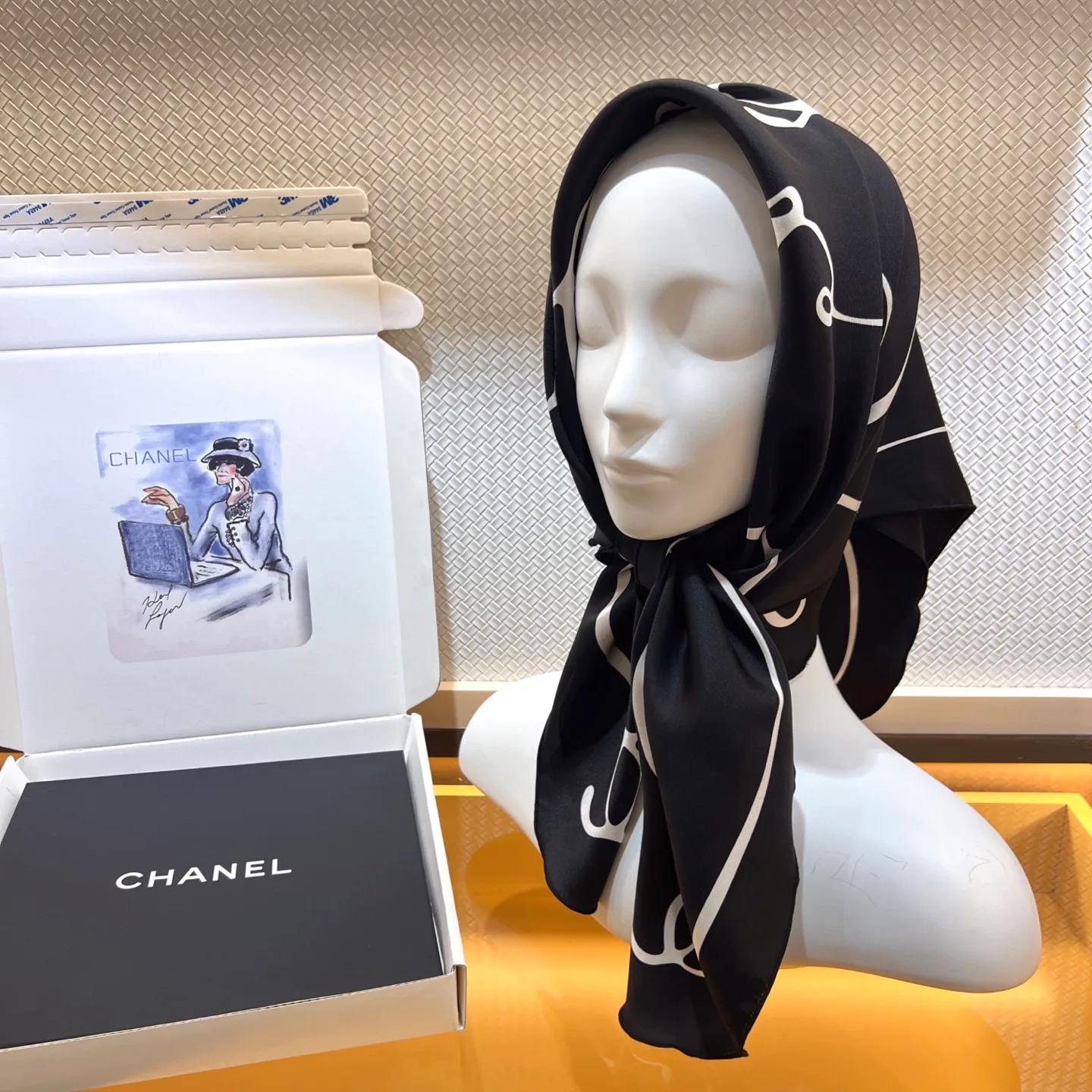 Платки Chanel 13575358