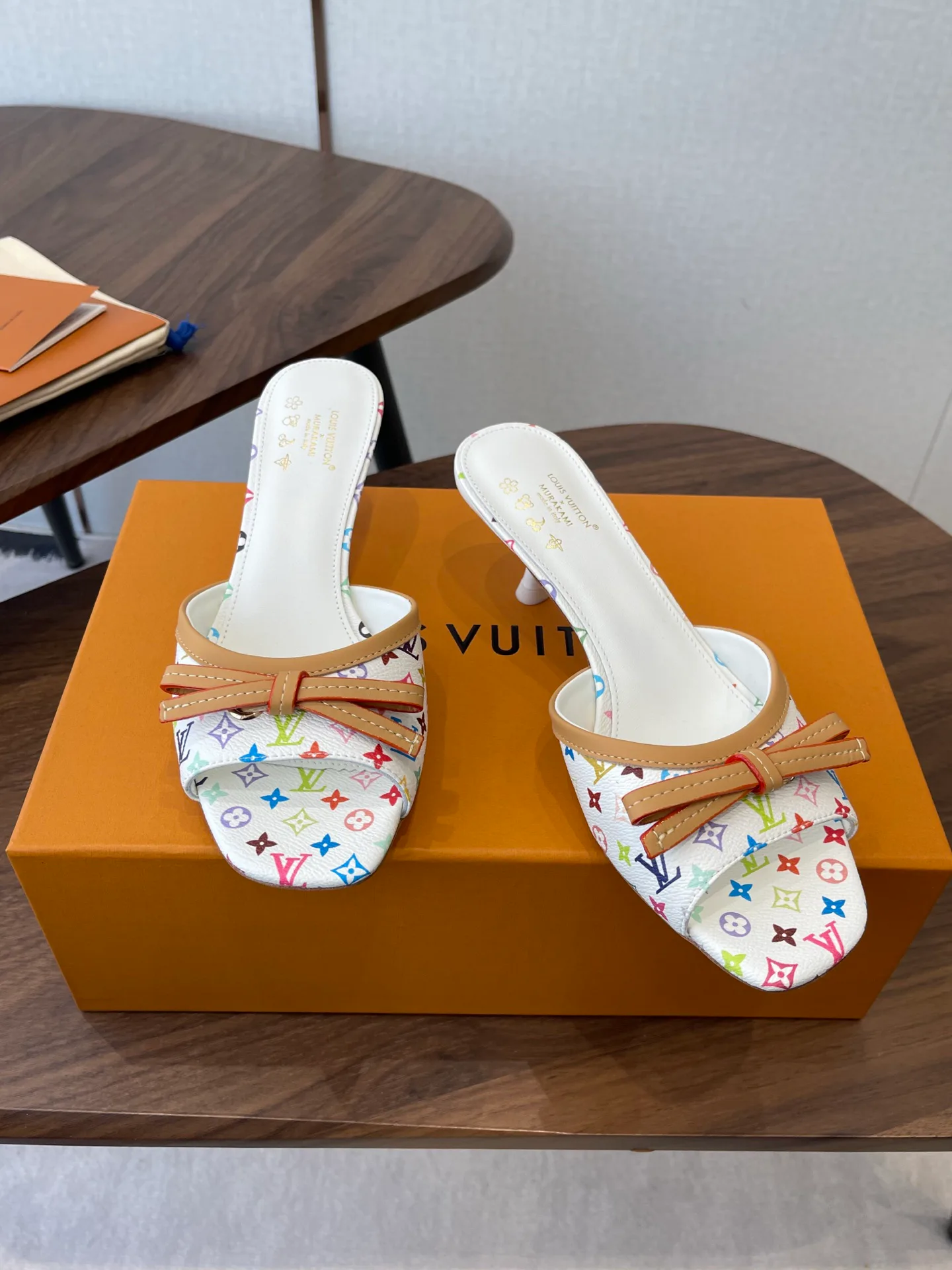 Босоножки Женские Louis Vuitton 12880763