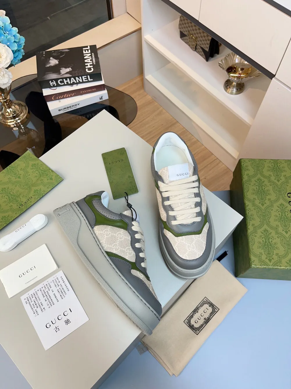 Кроссовки Женские Gucci 18369630