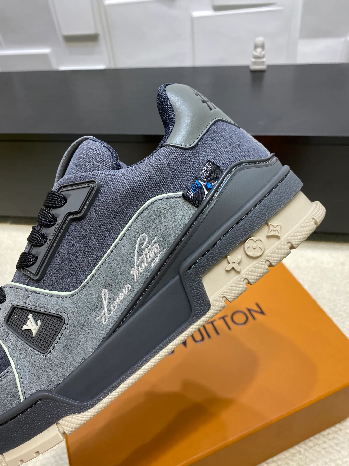 Кроссовки Женские Louis Vuitton 17969024