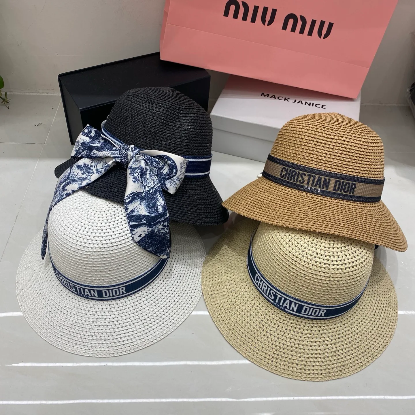 Головные Уборы Christian Dior 17498279