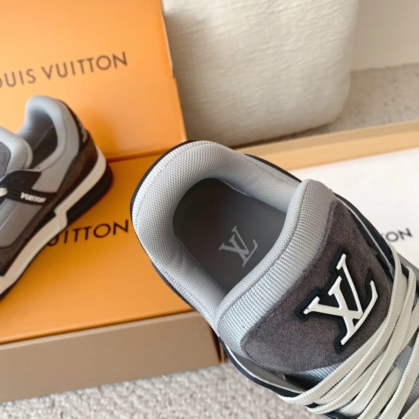 Кроссовки Мужские Louis Vuitton 18258375