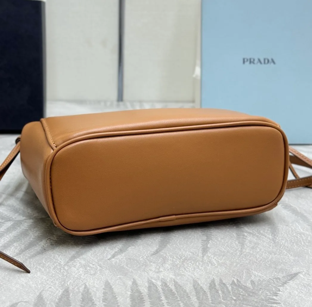 Классические Сумки Женские Prada 12131030