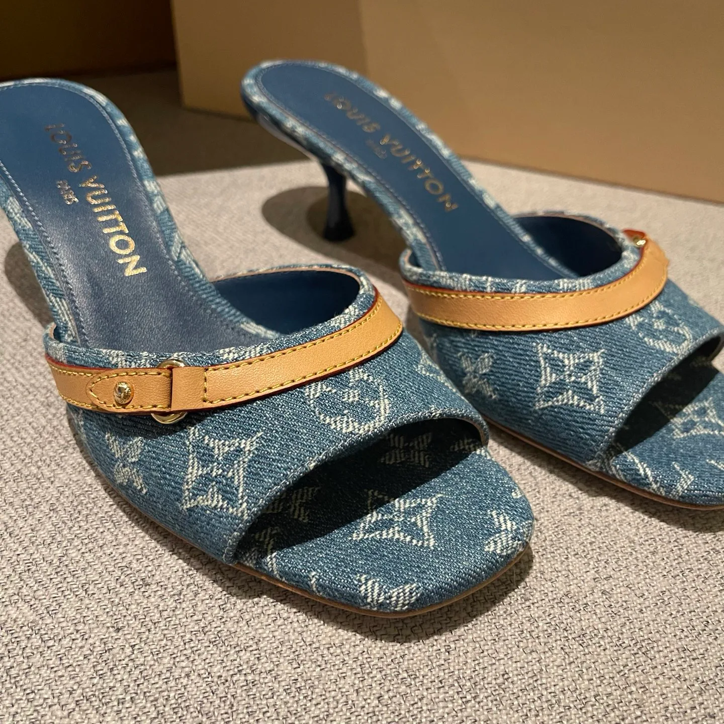 Босоножки Женские Louis Vuitton 12818143
