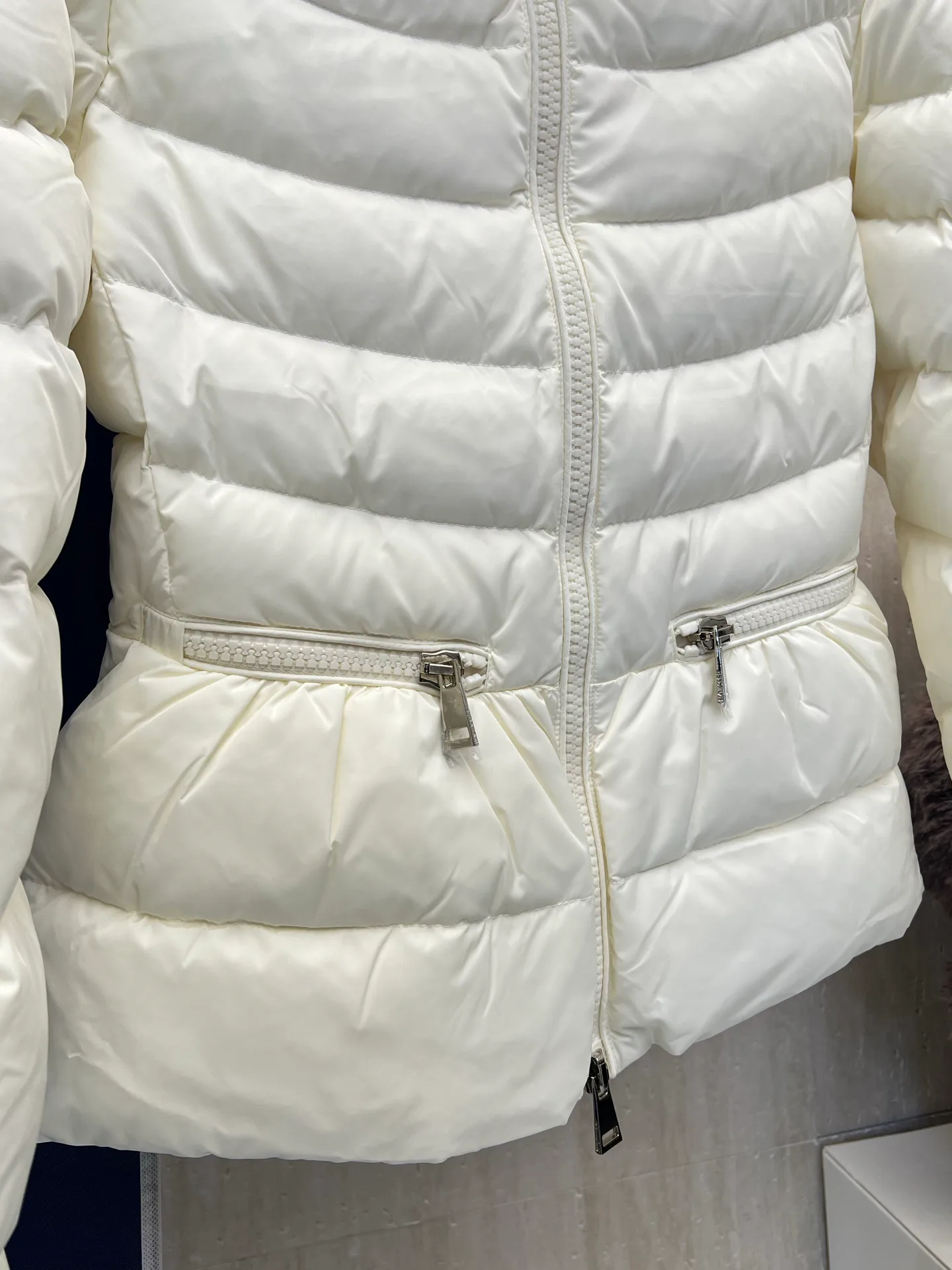 Куртки И Пуховики Женские Moncler 19628749