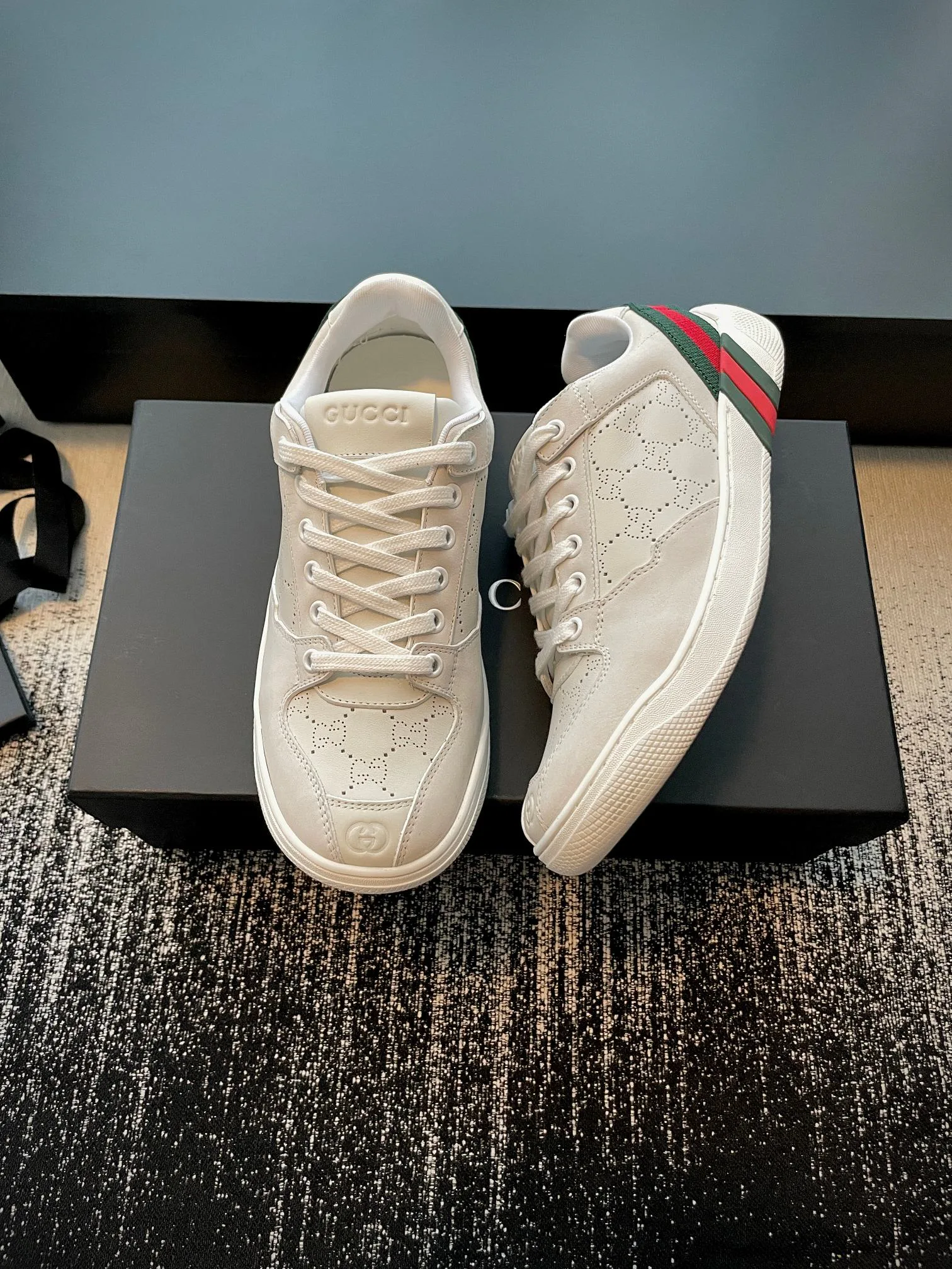 Кроссовки Женские Gucci 18766062