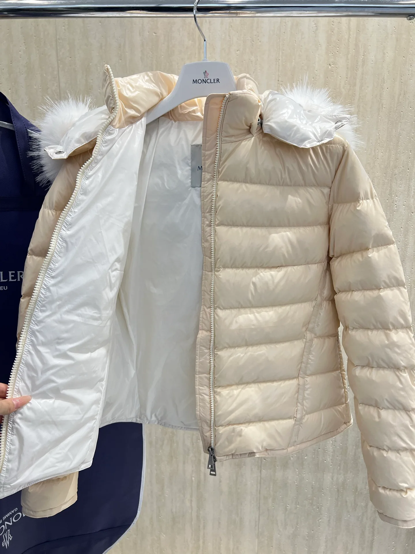Куртки И Пуховики Женские Moncler 18891933