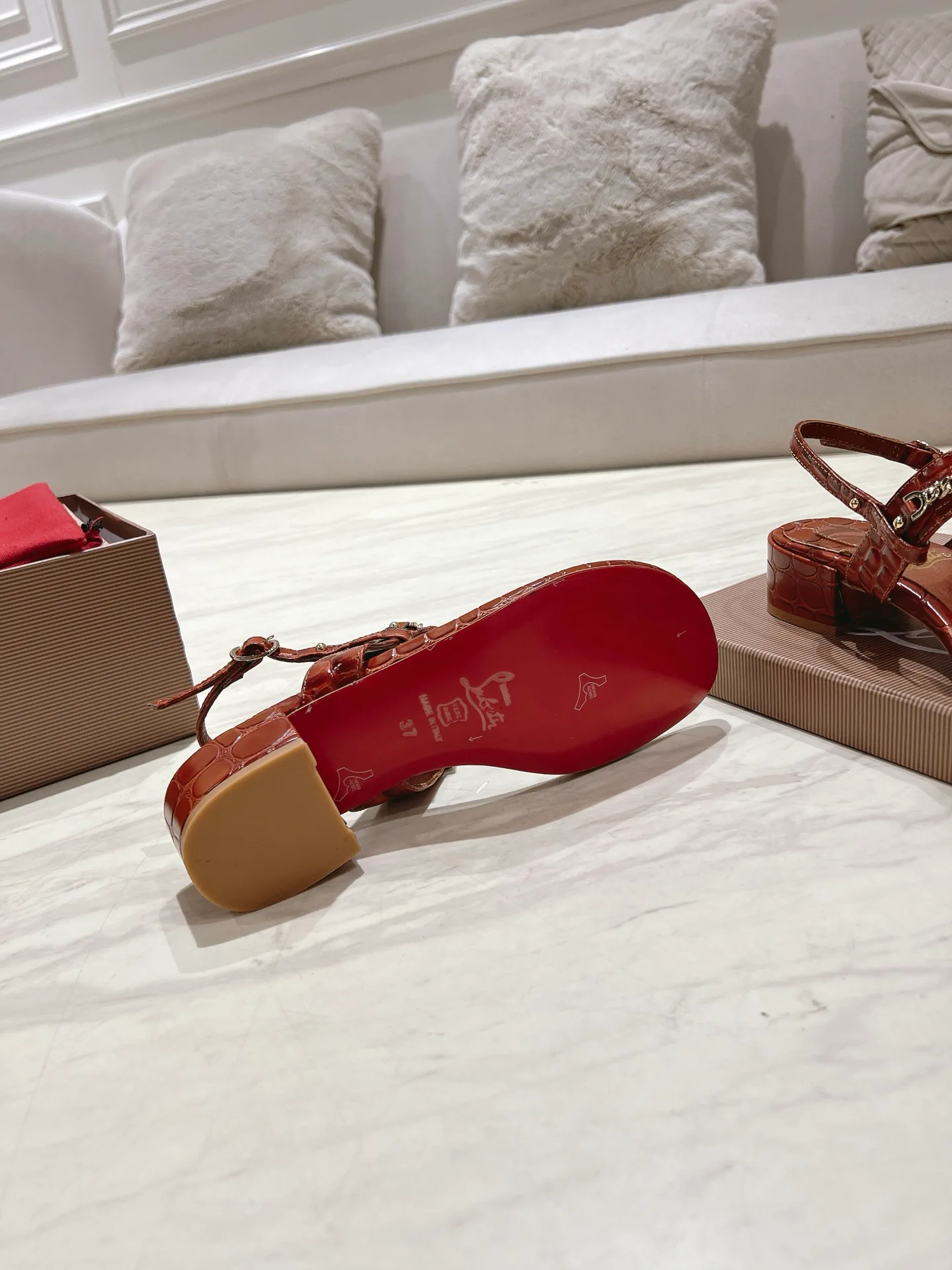 Сандалии Женские Christian Louboutin 20424