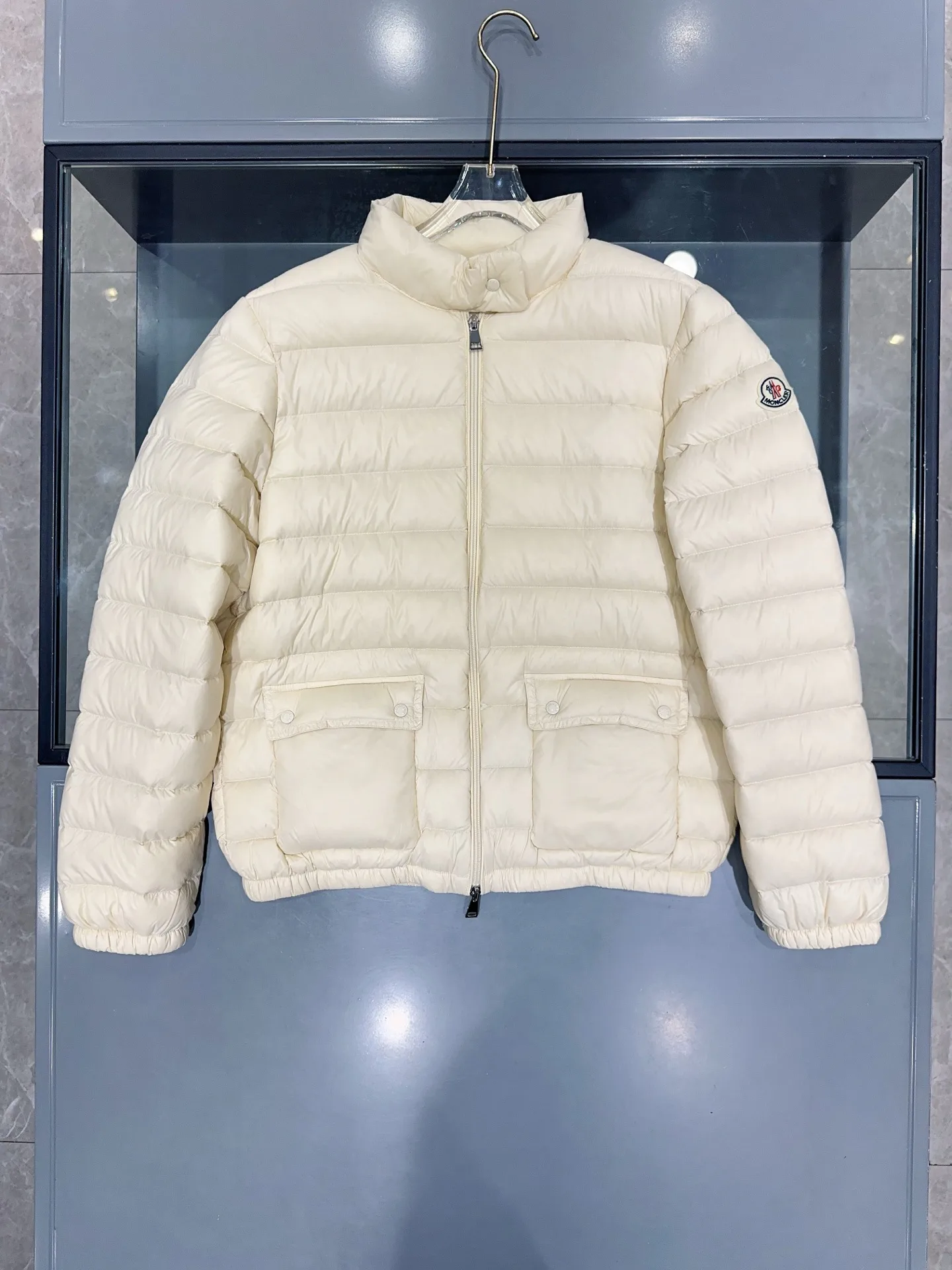 Куртки И Пуховики Женские Moncler 19084323