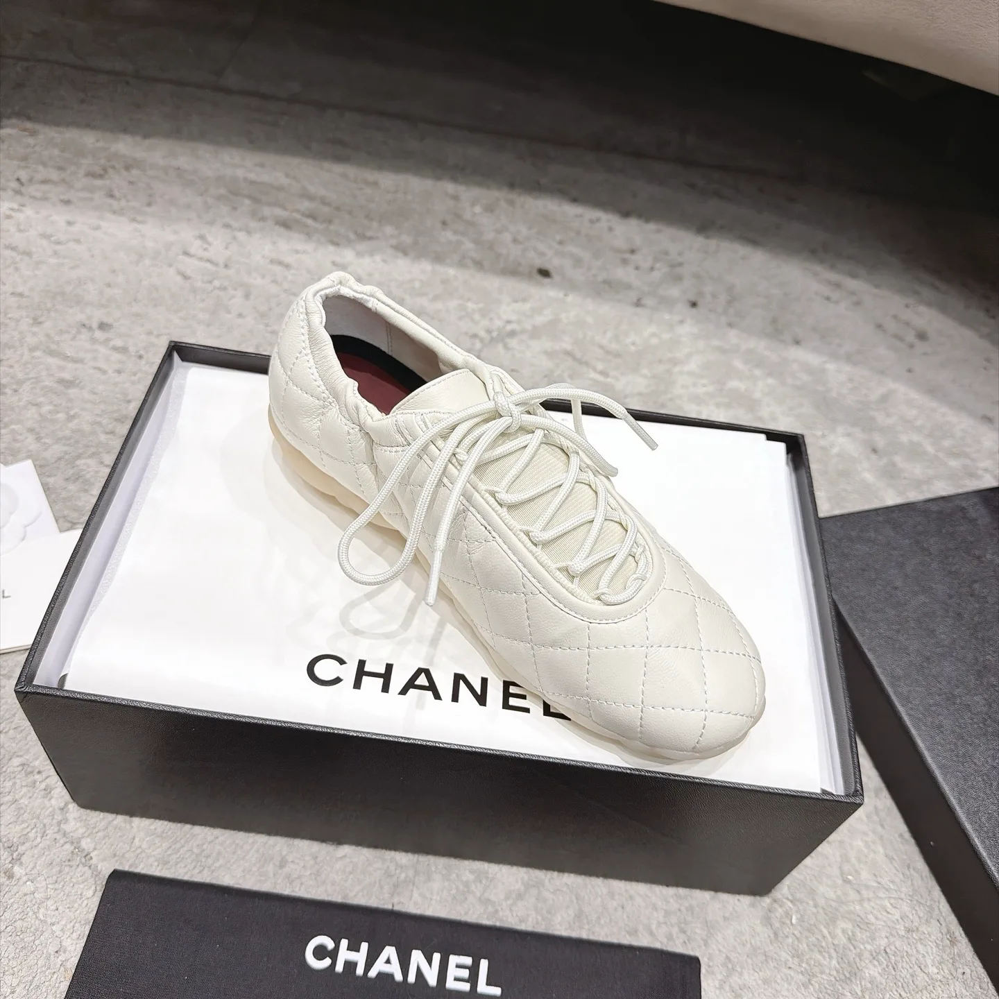 Кроссовки Женские Chanel 18729572