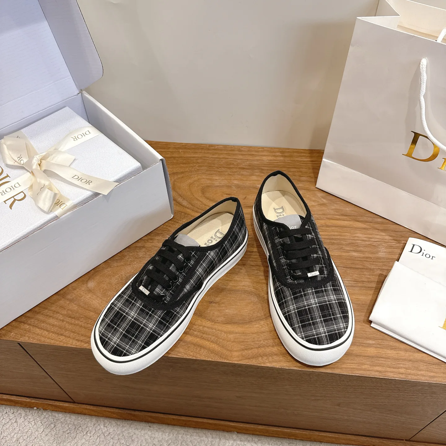 Кроссовки Женские Christian Dior 18083844