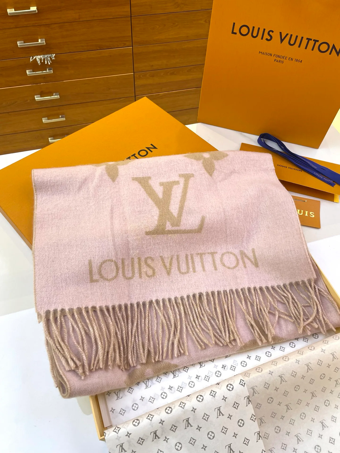 Шарфы Louis Vuitton 266404