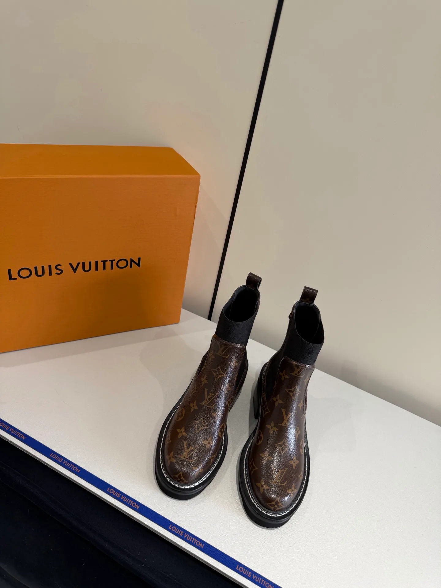 Ботинки Женские Louis Vuitton 19563710