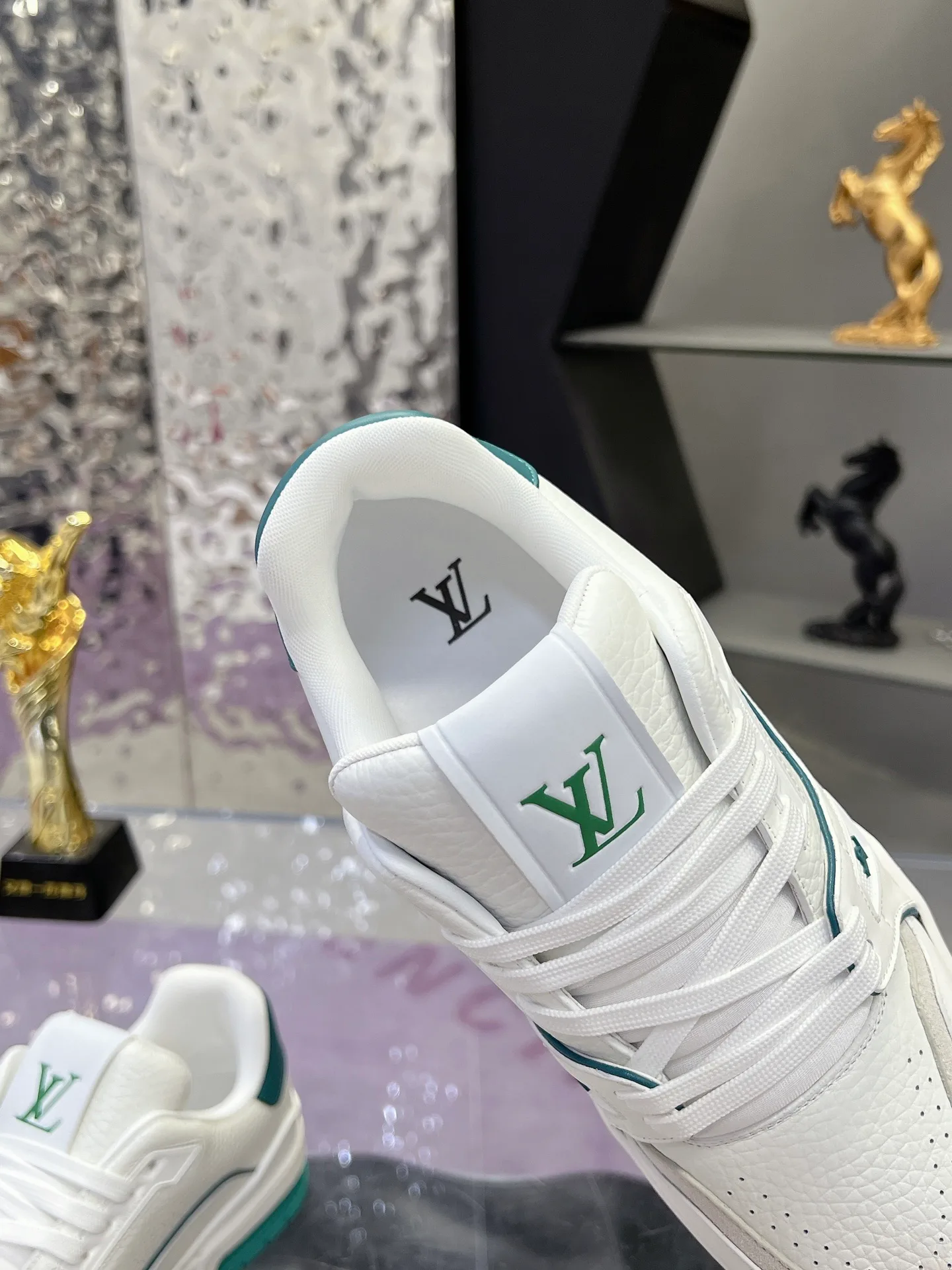 Кроссовки Женские Louis Vuitton 17635607