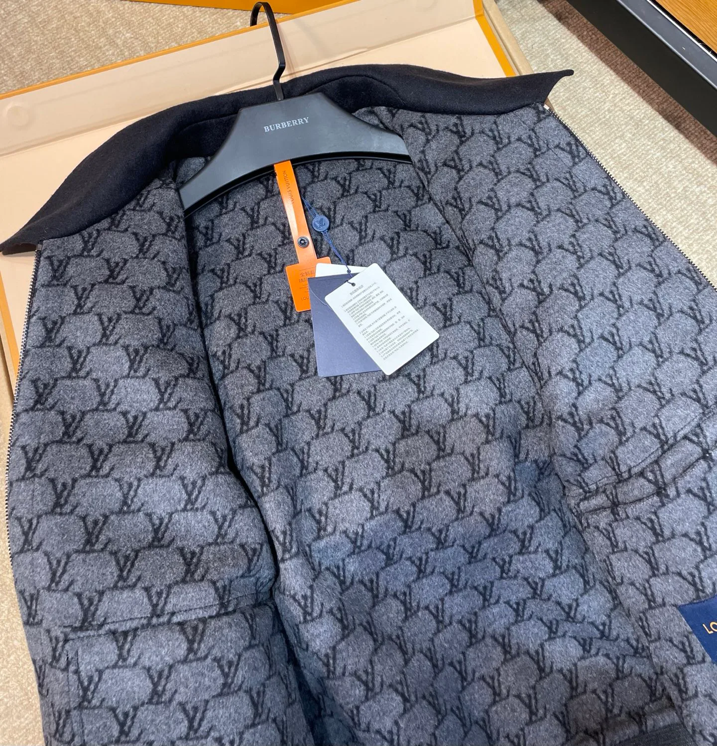 Куртки И Пуховики Мужские Louis Vuitton 1260155