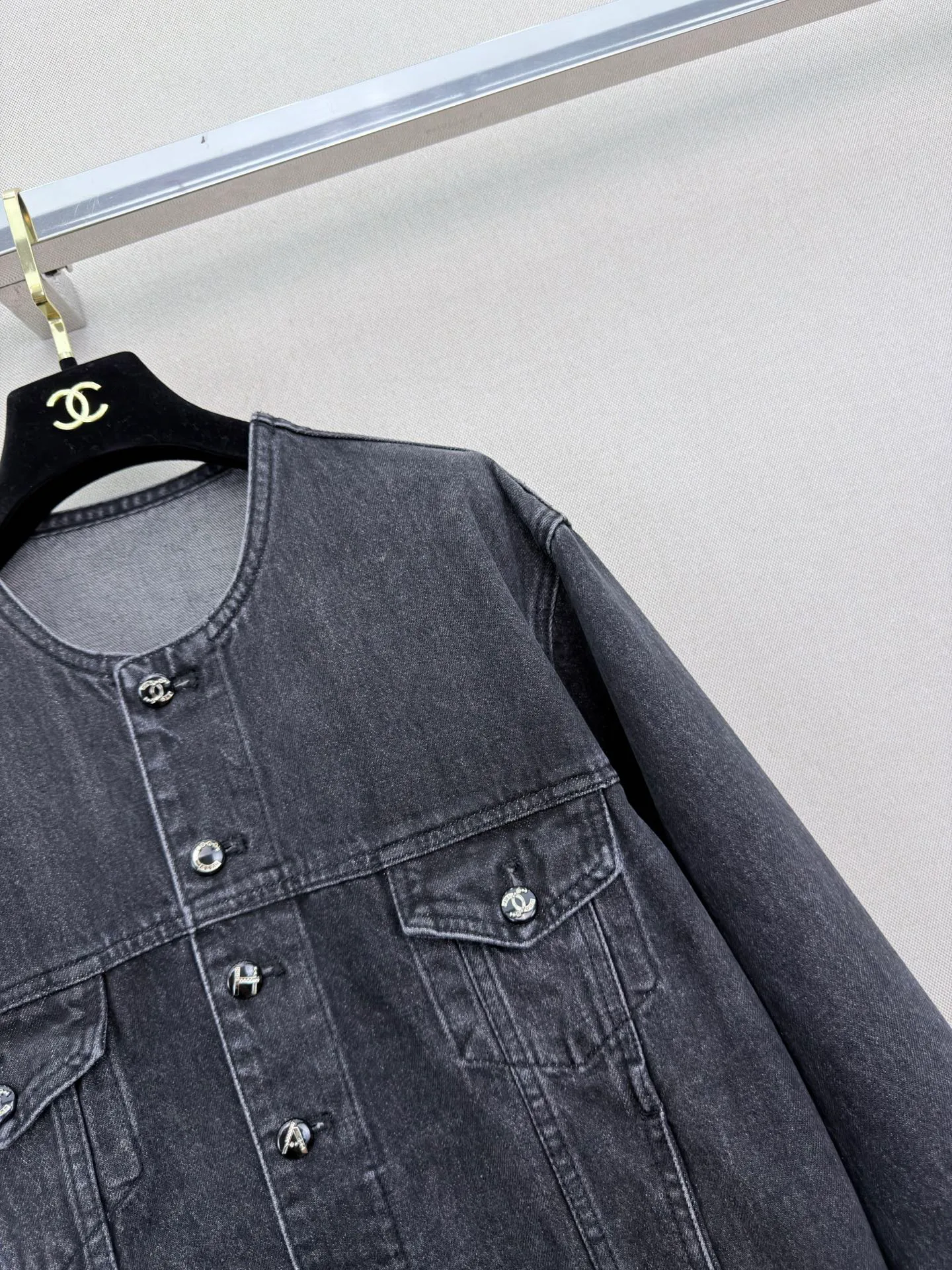 Куртки И Пуховики Женские Chanel 18245795