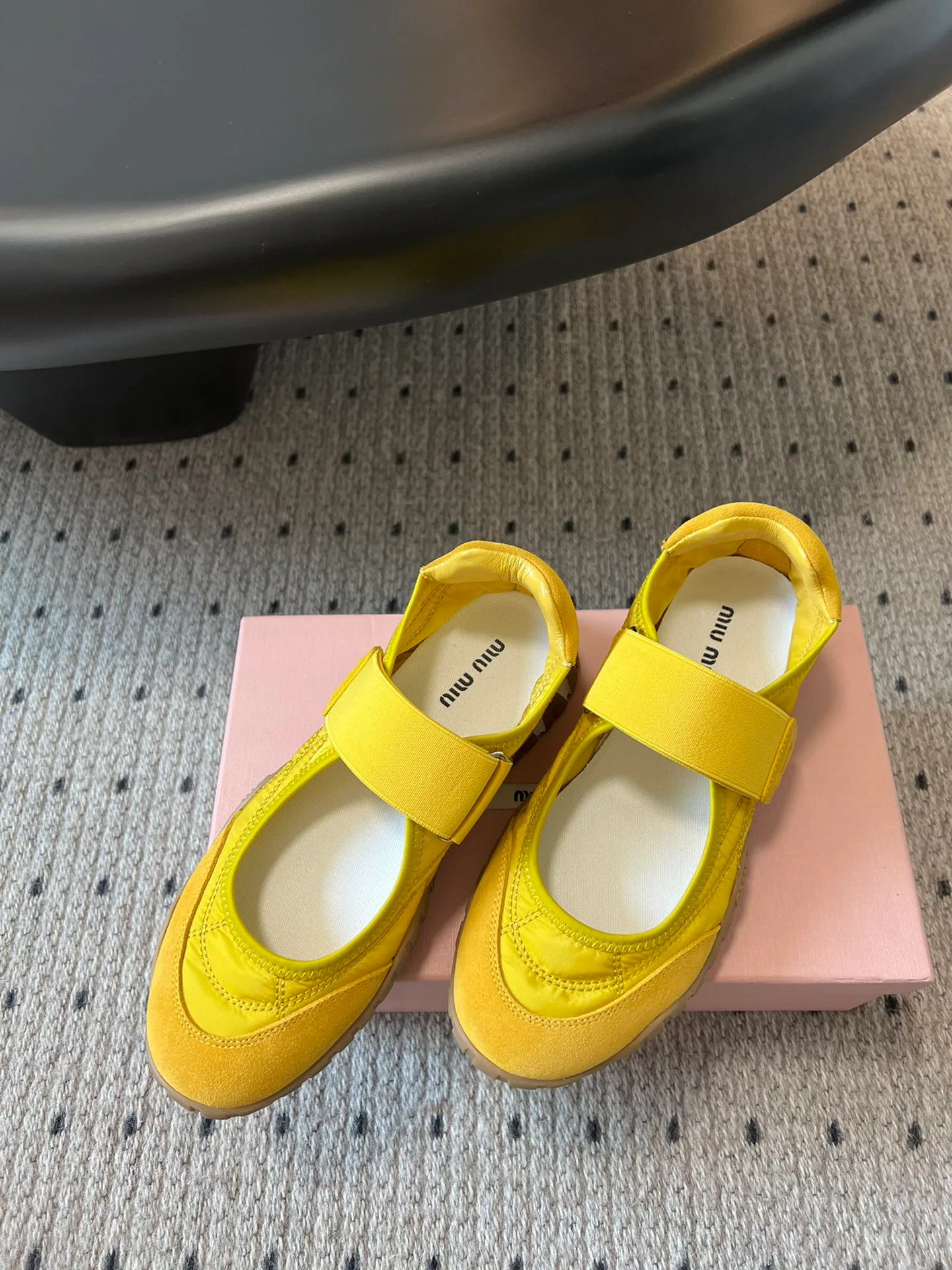 Кроссовки Женские Miu Miu 24020