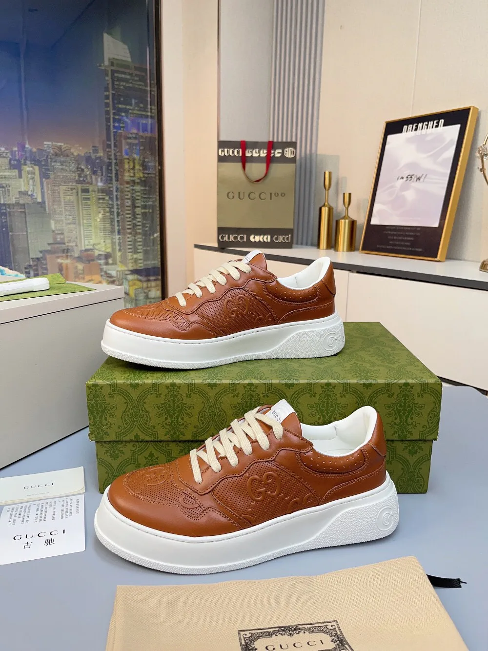 Кроссовки Женские Gucci 18369622