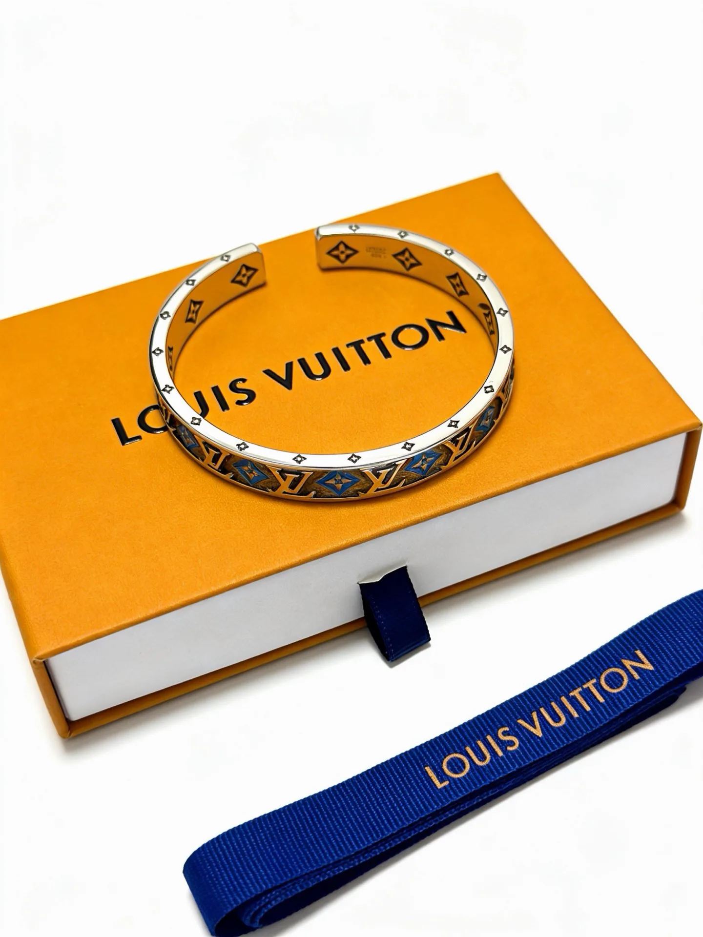 Бижутерия Louis Vuitton 17173409