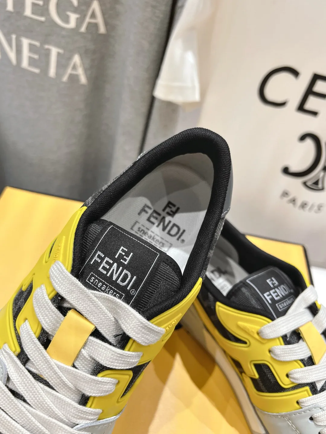 Кроссовки Женские Fendi 17908439