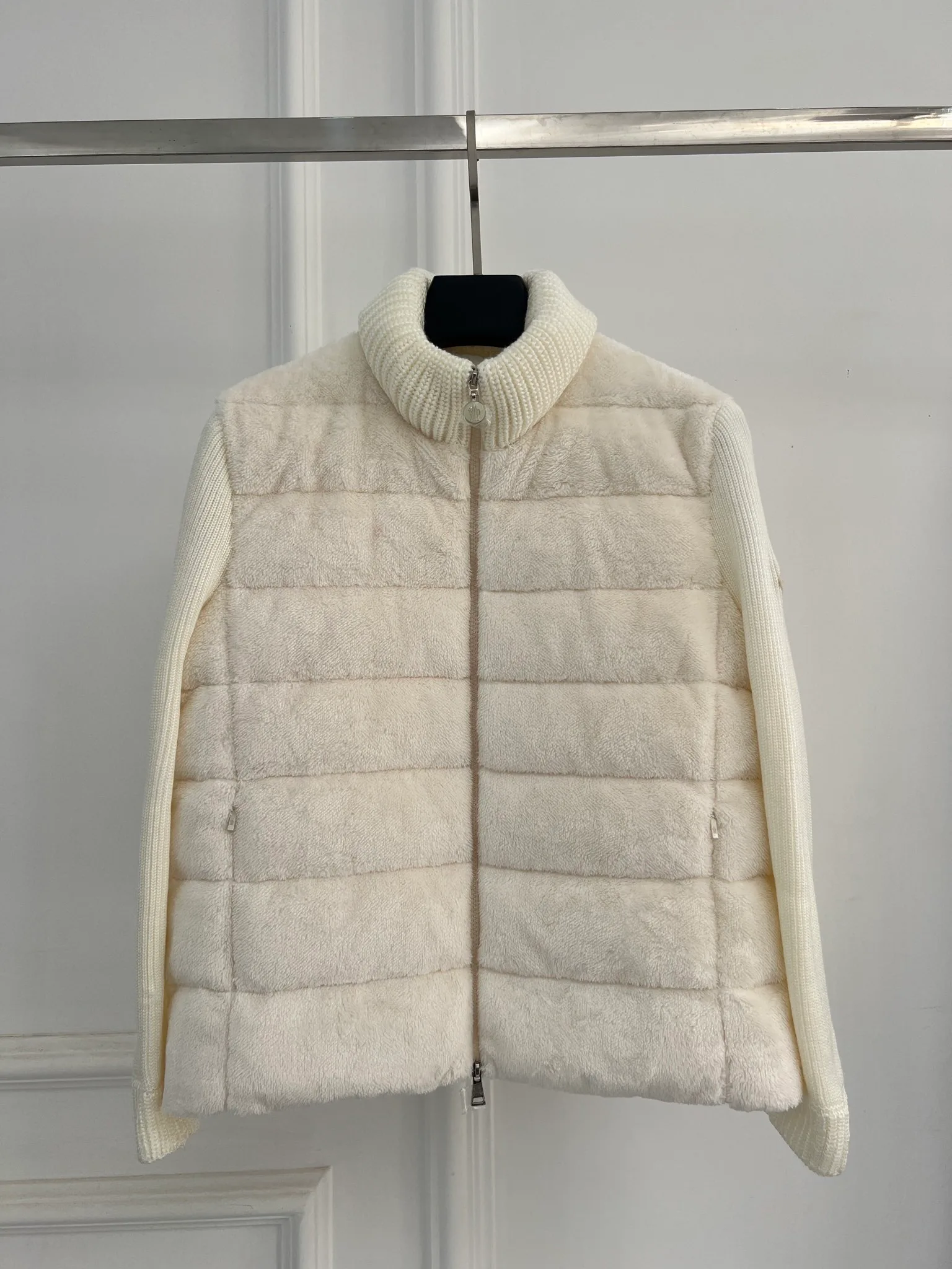 Куртки И Пуховики Женские Moncler 18416236