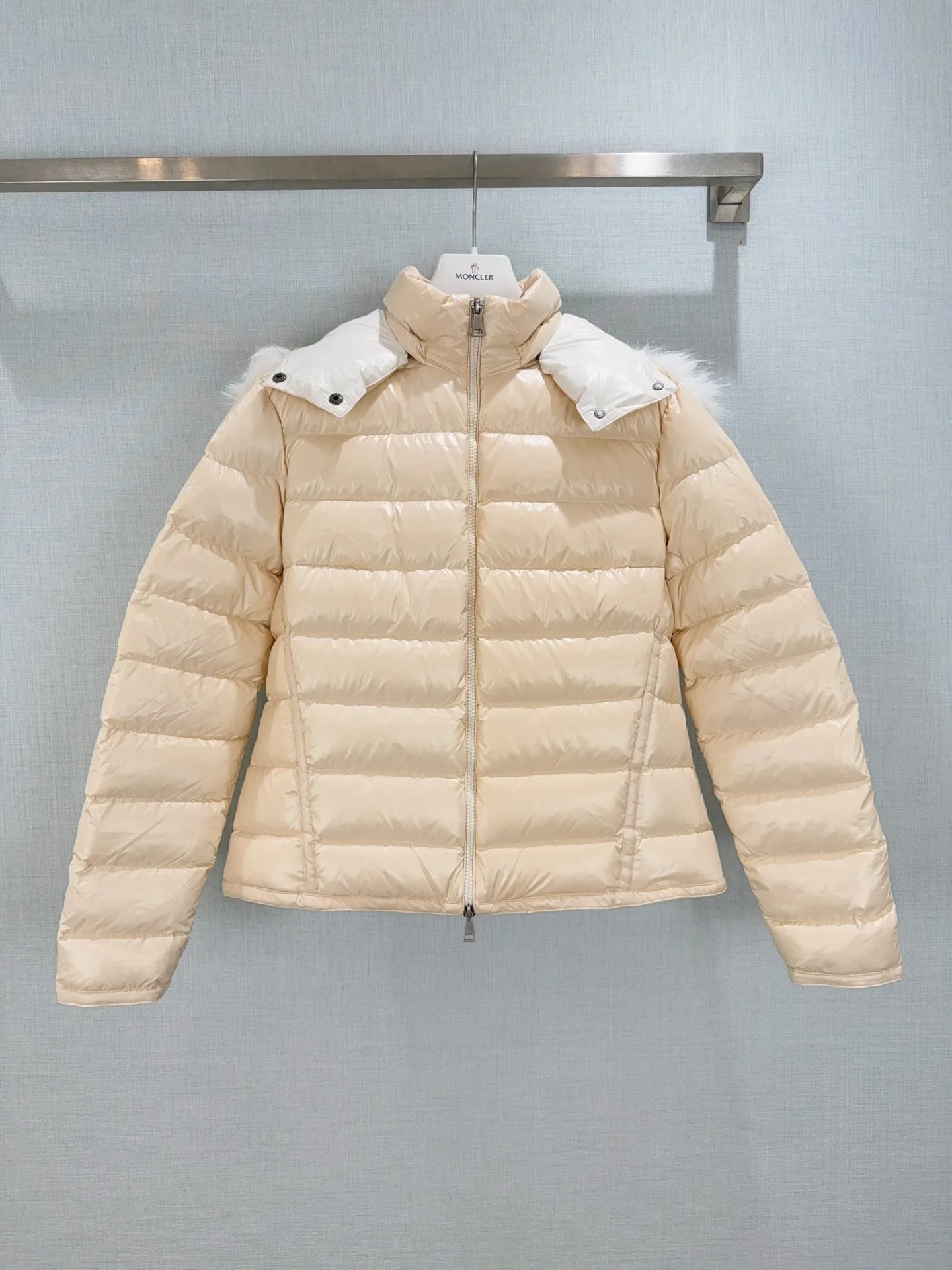 Куртки И Пуховики Женские Moncler 18571748