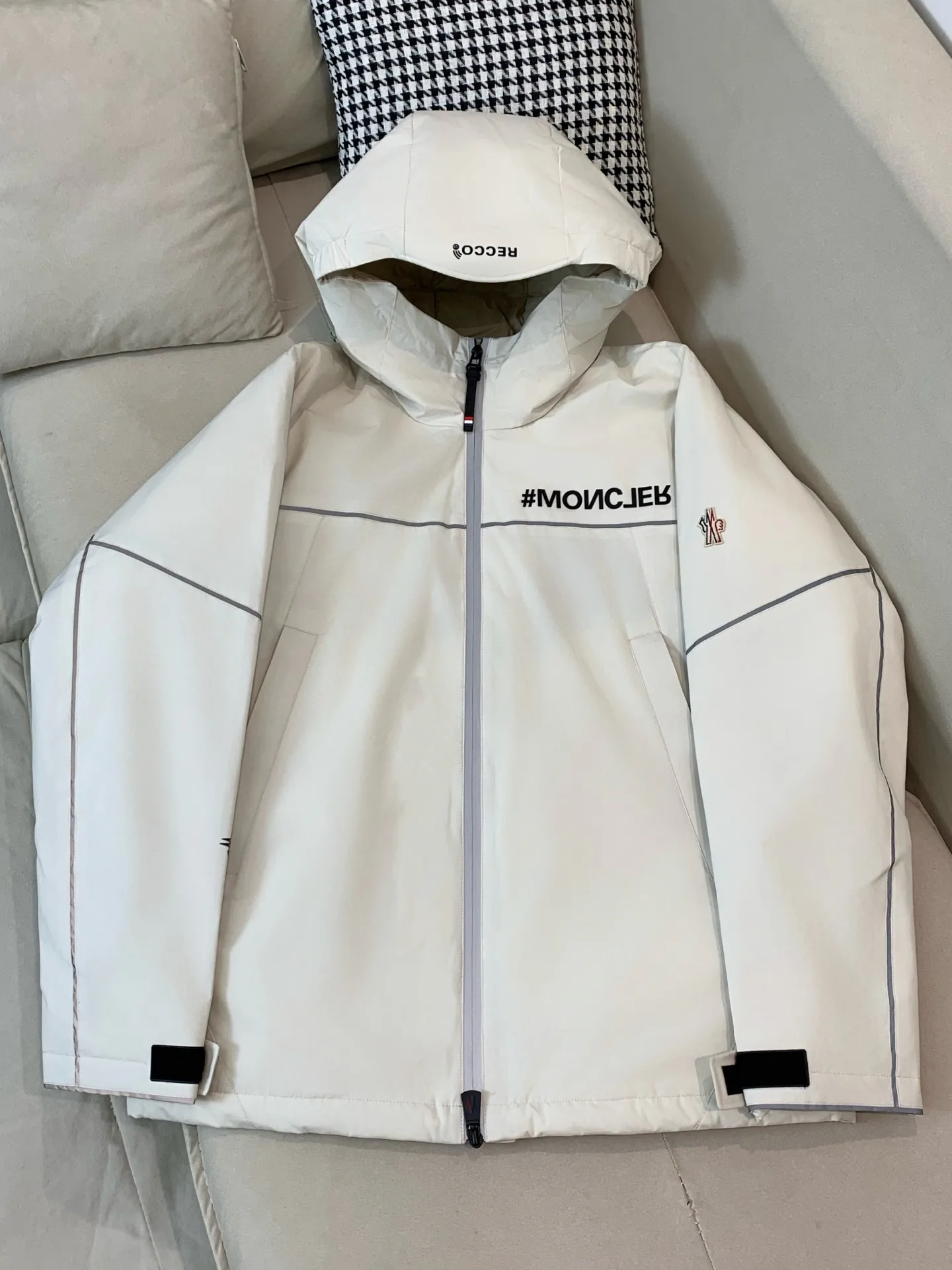Куртки И Пуховики Мужские Moncler 492836