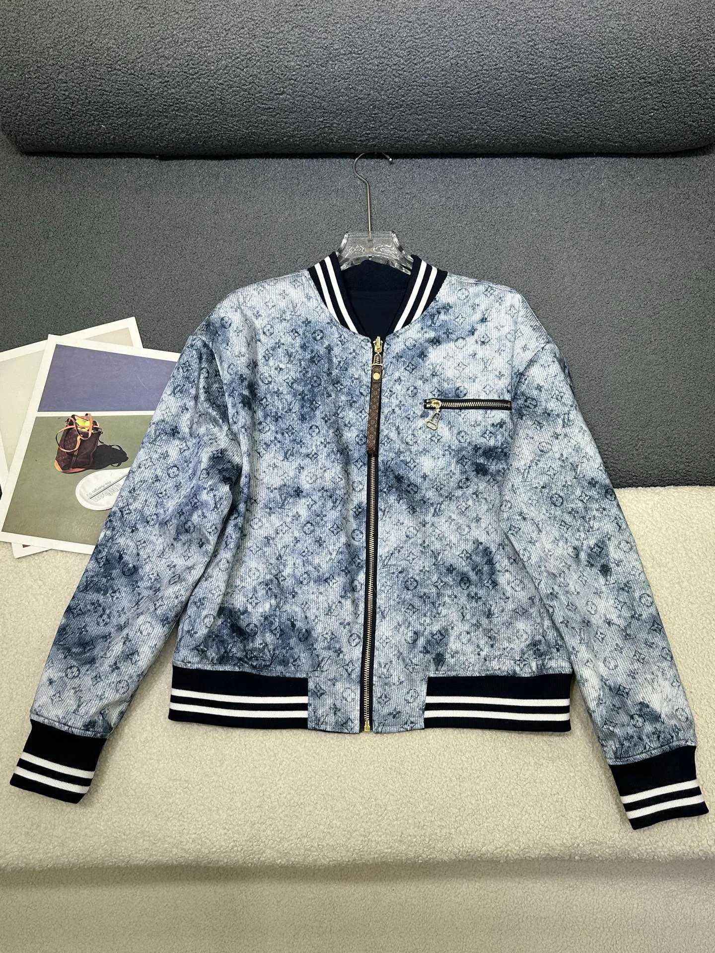 Куртки И Пуховики Женские Louis Vuitton 18396729