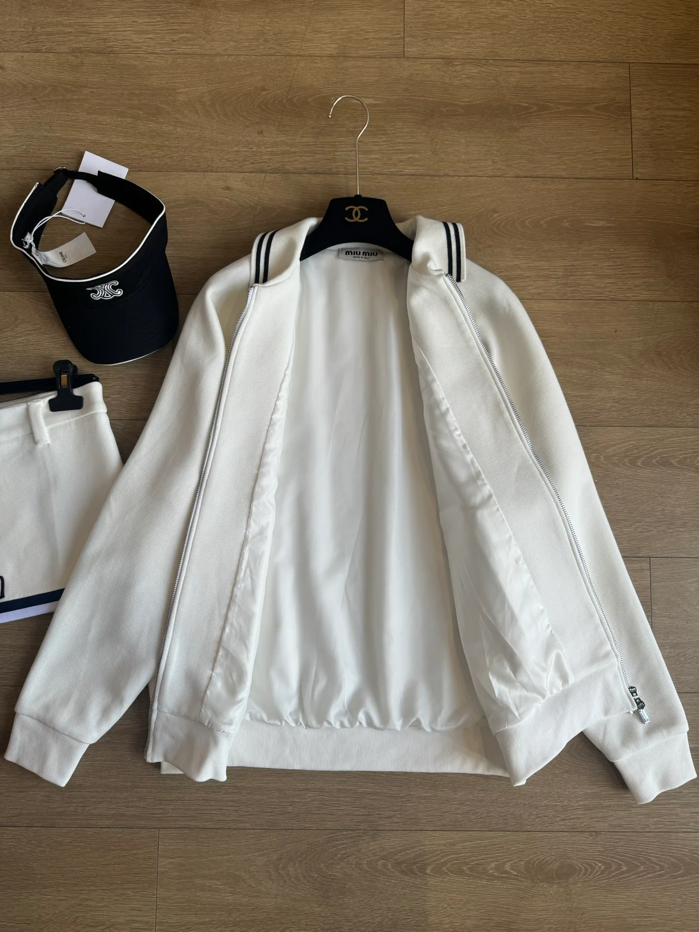 Куртки И Пуховики Женские Miu Miu 17644238