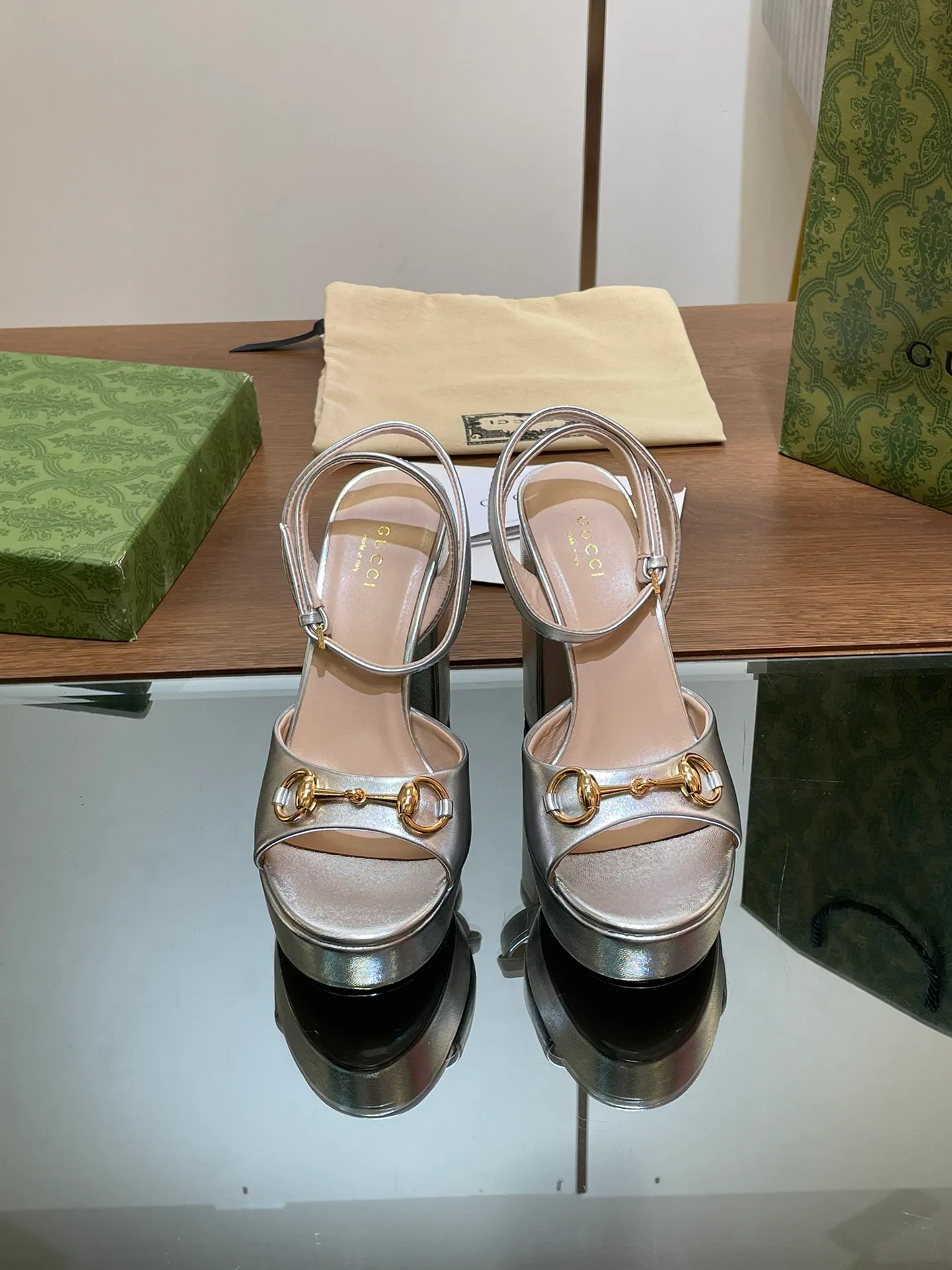 Босоножки Женские Gucci 11616310
