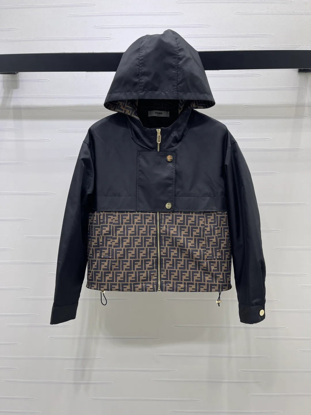 Куртки И Пуховики Женские Fendi 18757429