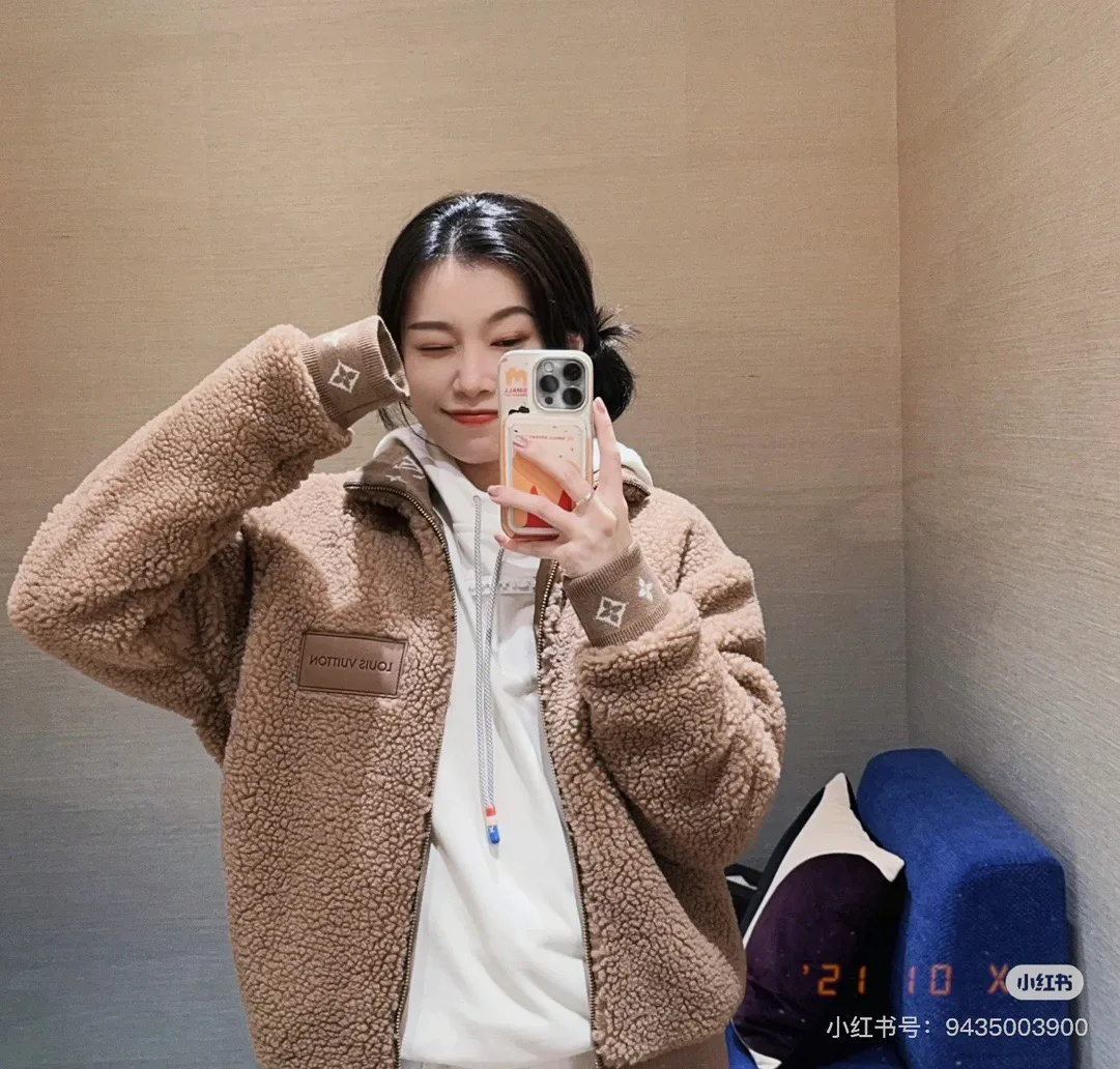 Куртки И Пуховики Женские Louis Vuitton 95372