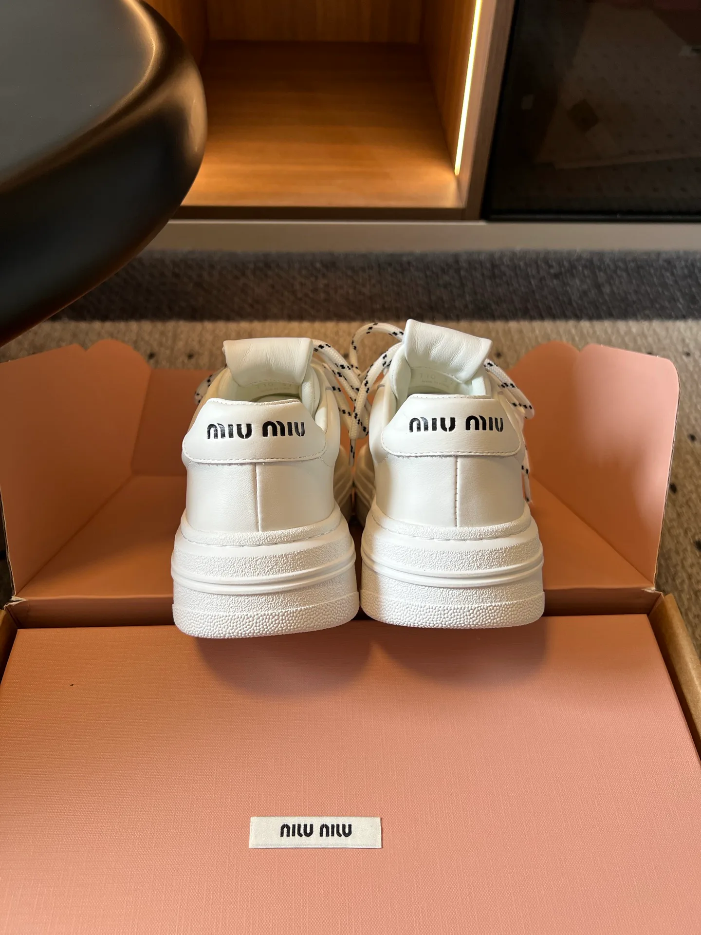 Кроссовки Женские Miu Miu 18120970