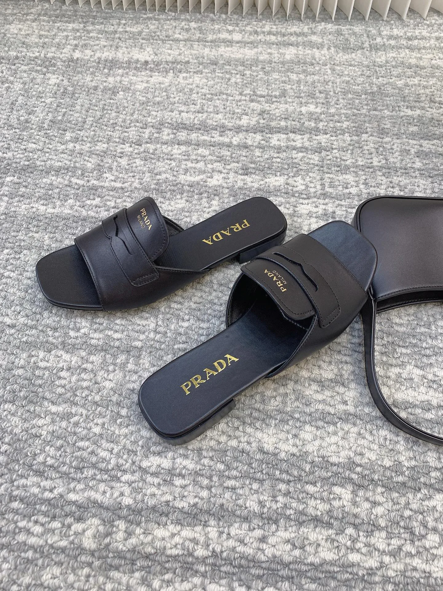 Босоножки Женские Prada 13229108