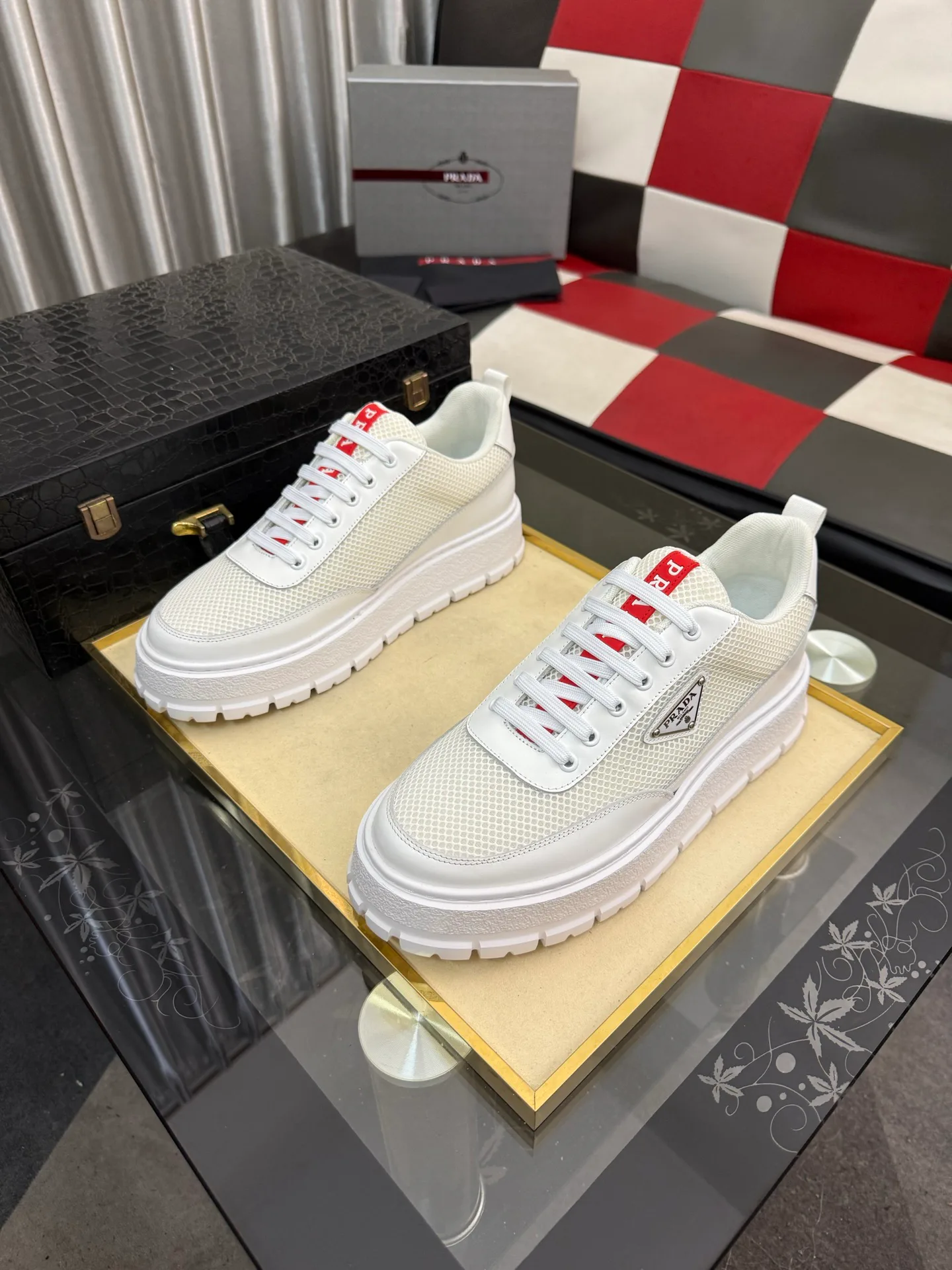 Кроссовки Женские Prada 18417413