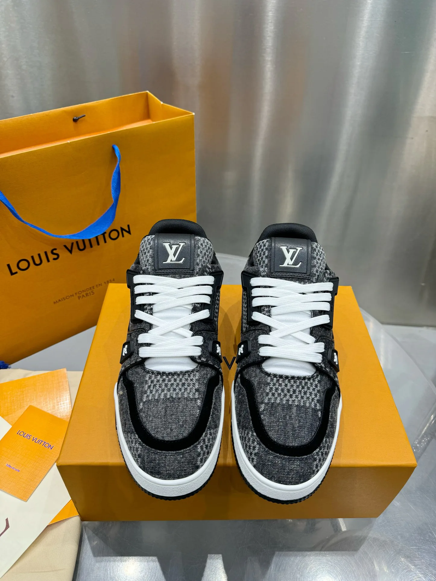 Кроссовки Женские Louis Vuitton 19073365