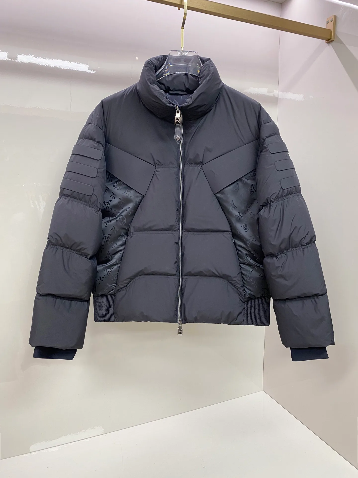 Куртки И Пуховики Мужские Louis Vuitton 1129764