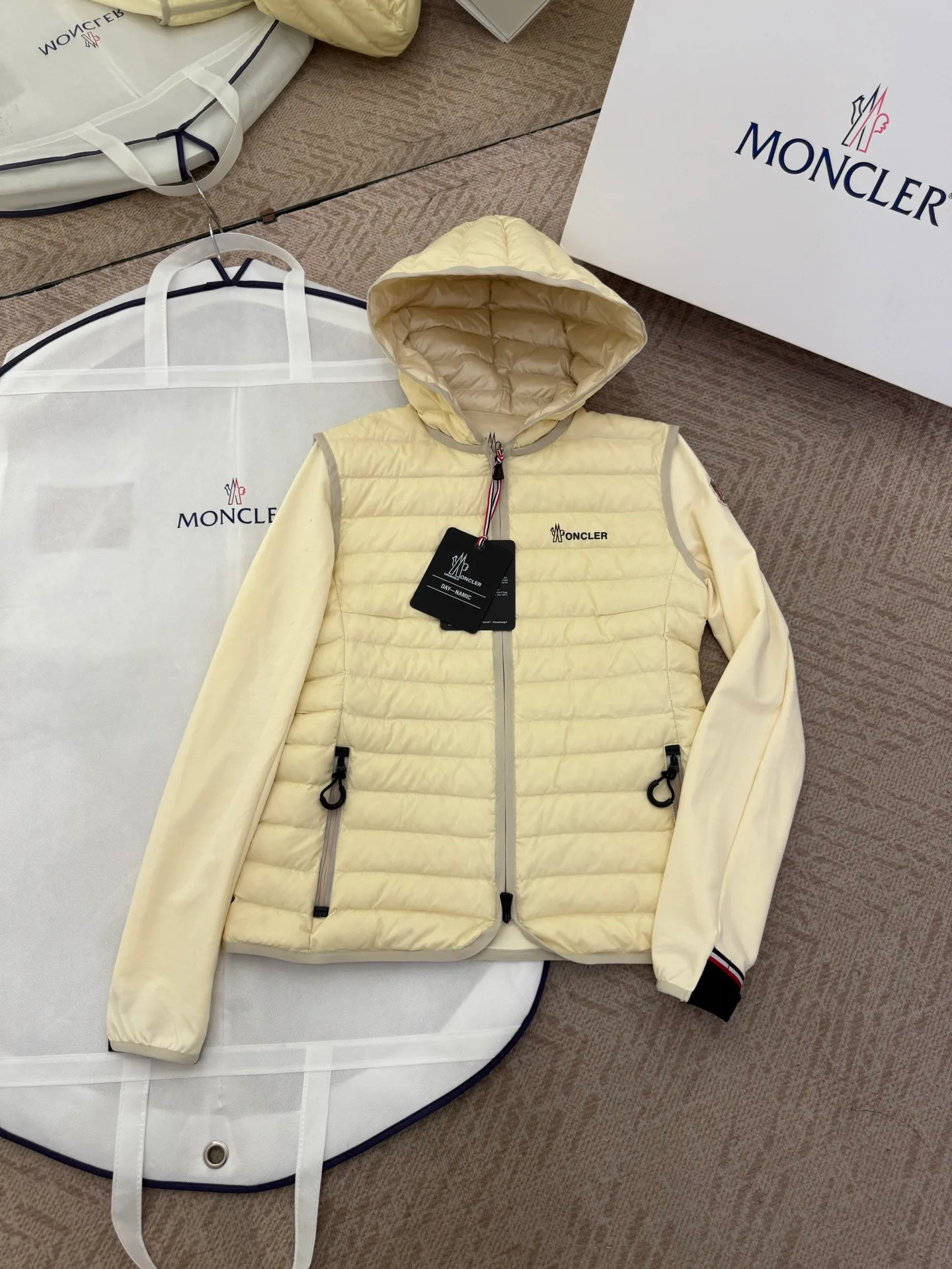 Куртки И Пуховики Женские Moncler 17922014