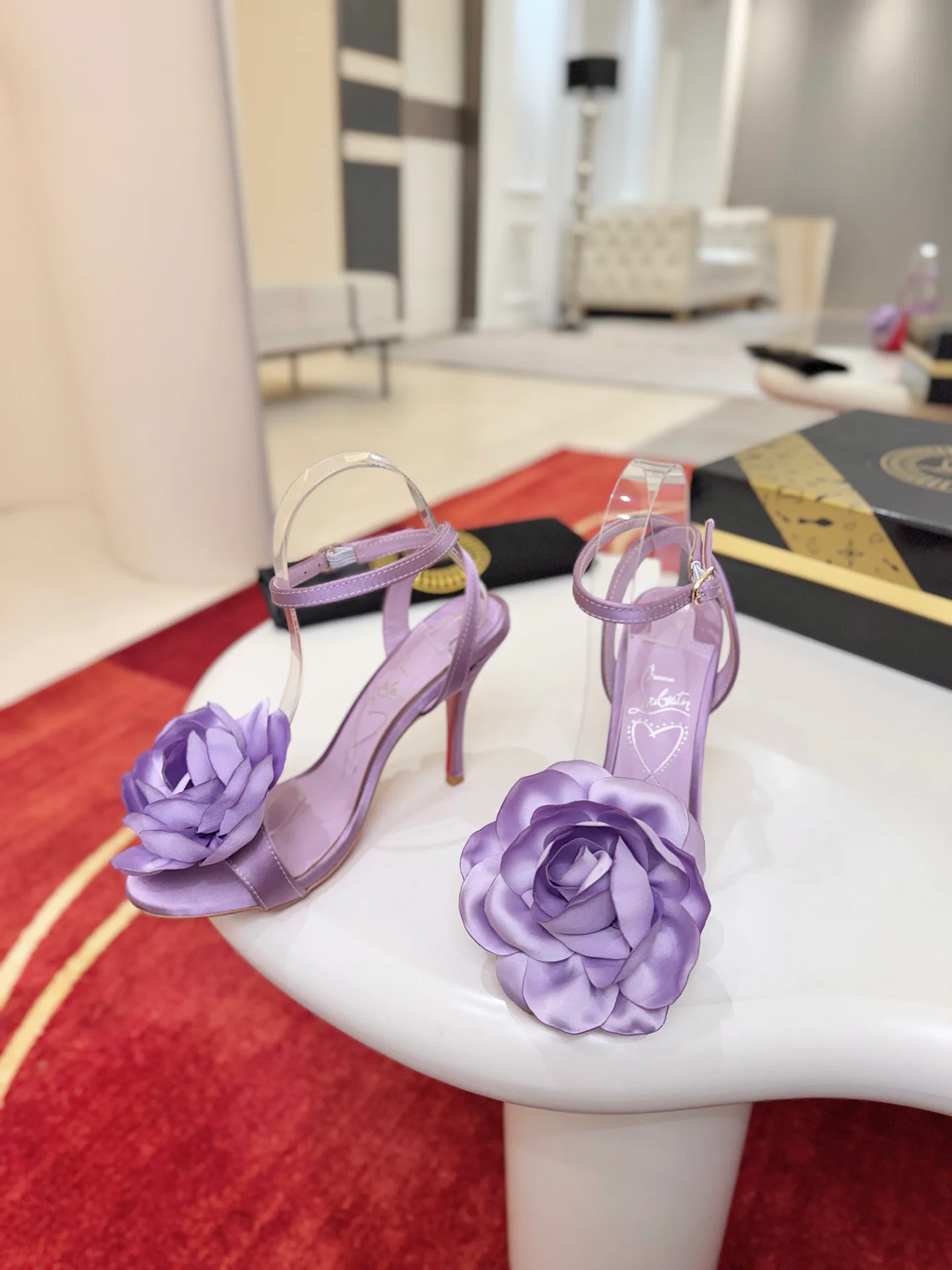 Босоножки Женские Christian Louboutin 18275834
