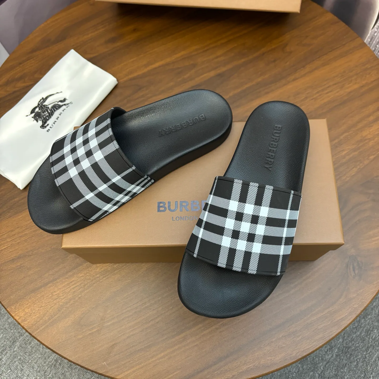 Шлепанцы Женские Burberry 587976