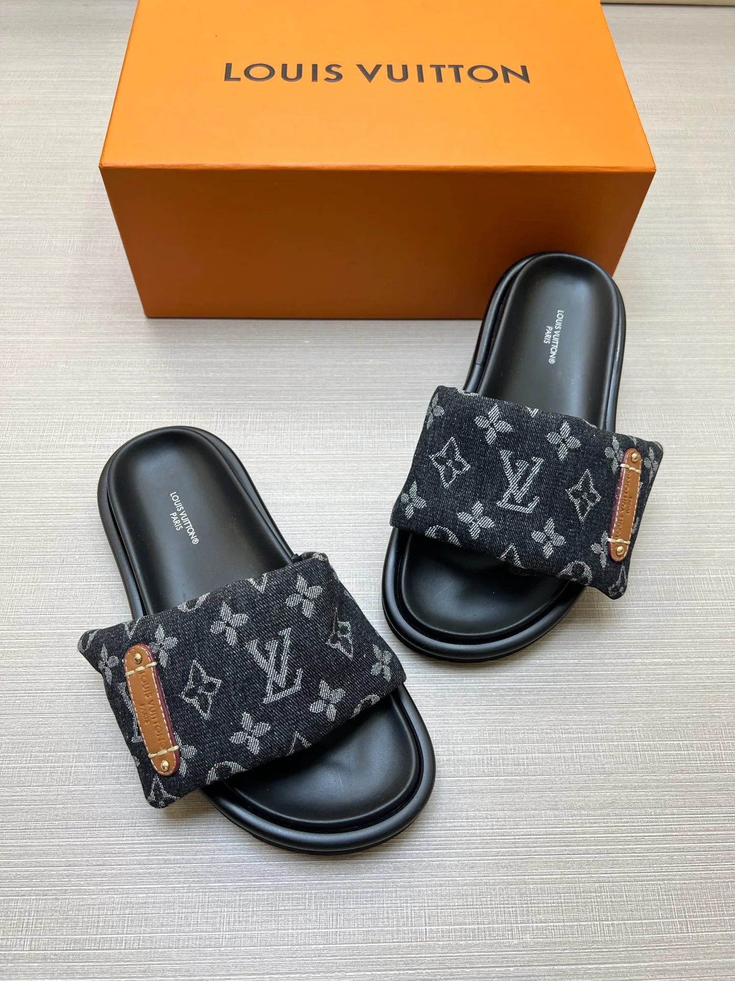 Шлепанцы Женские Louis Vuitton 9801558