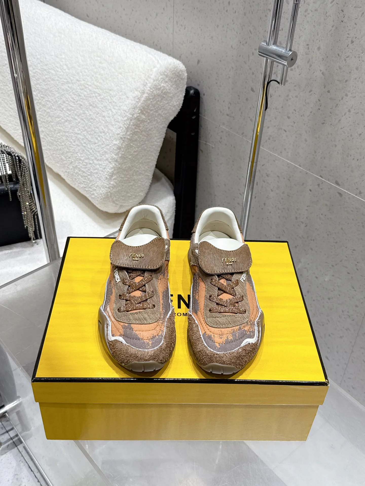 Кроссовки Женские Fendi 13078811