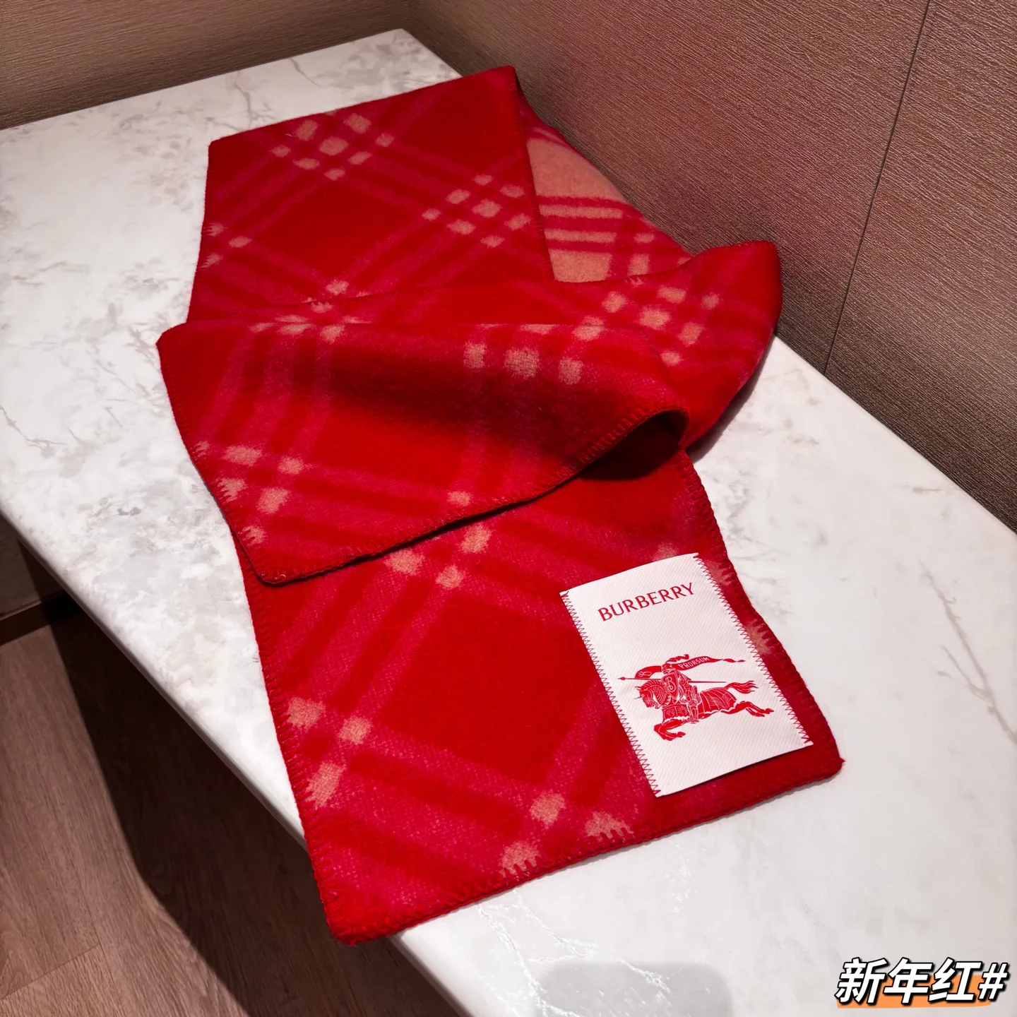 Шарфы Burberry 18507381