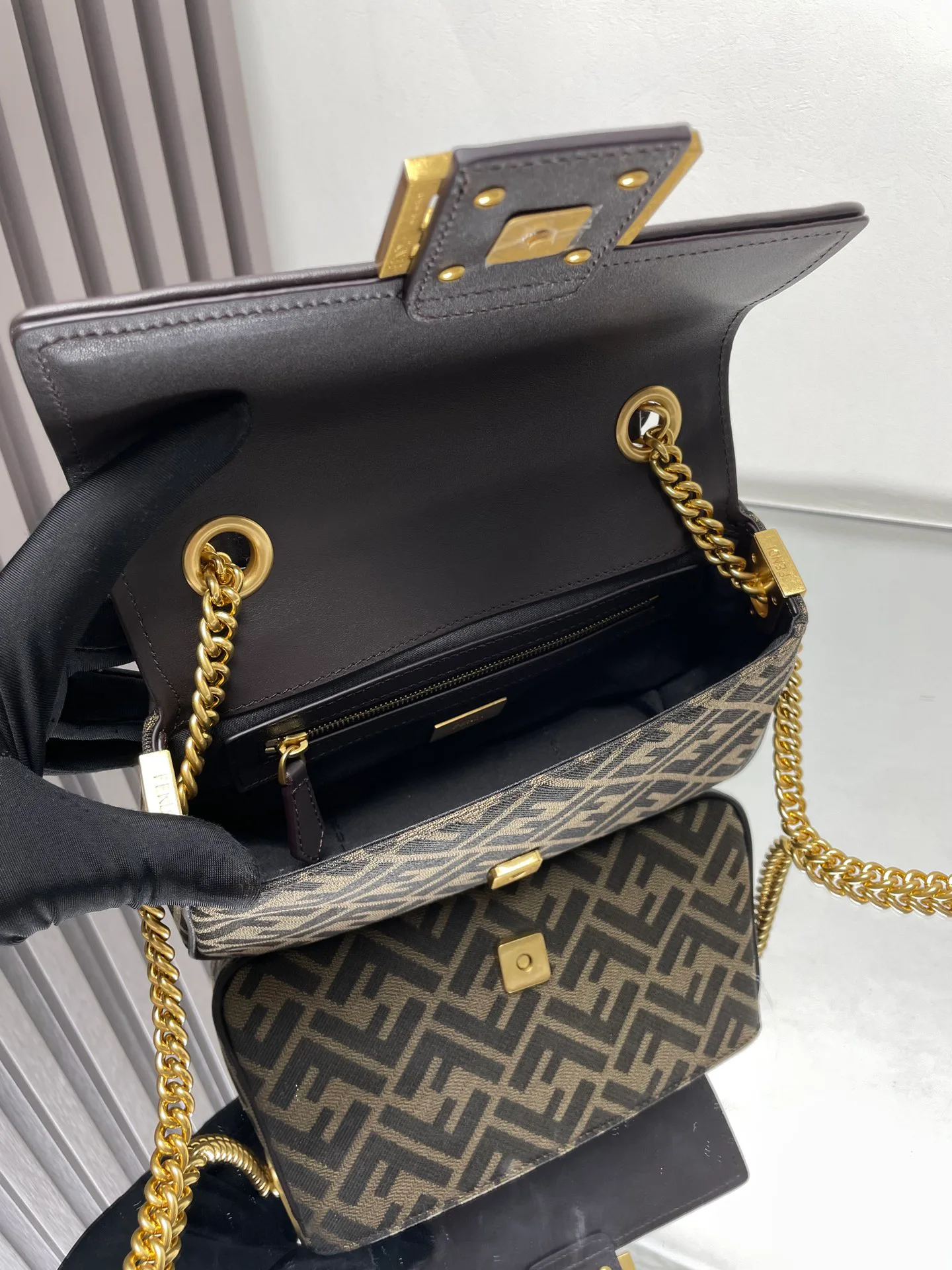 Классические Сумки Женские Fendi 13546251